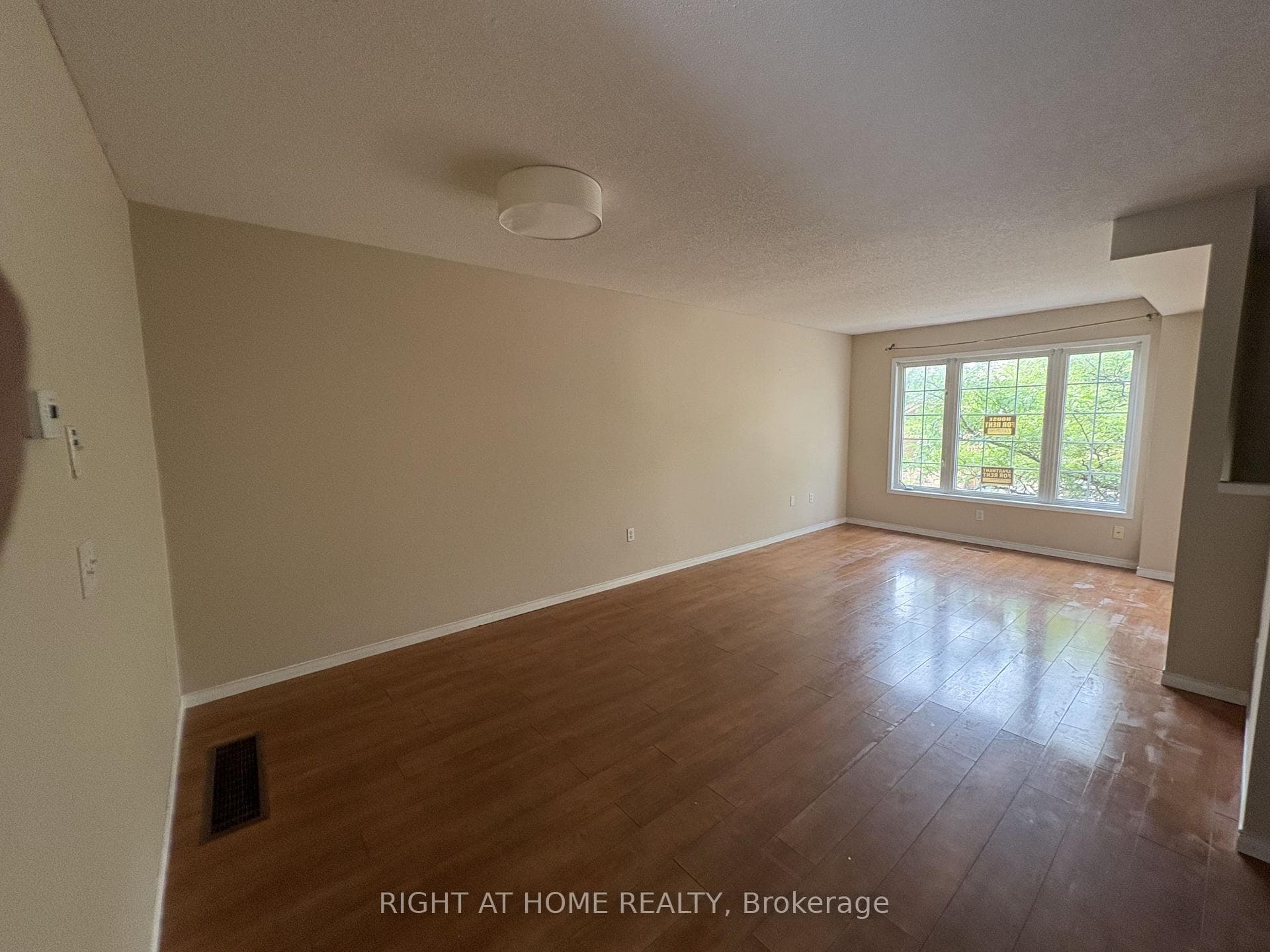 5030 Heatherleigh Avenue Unit 127 photo 6