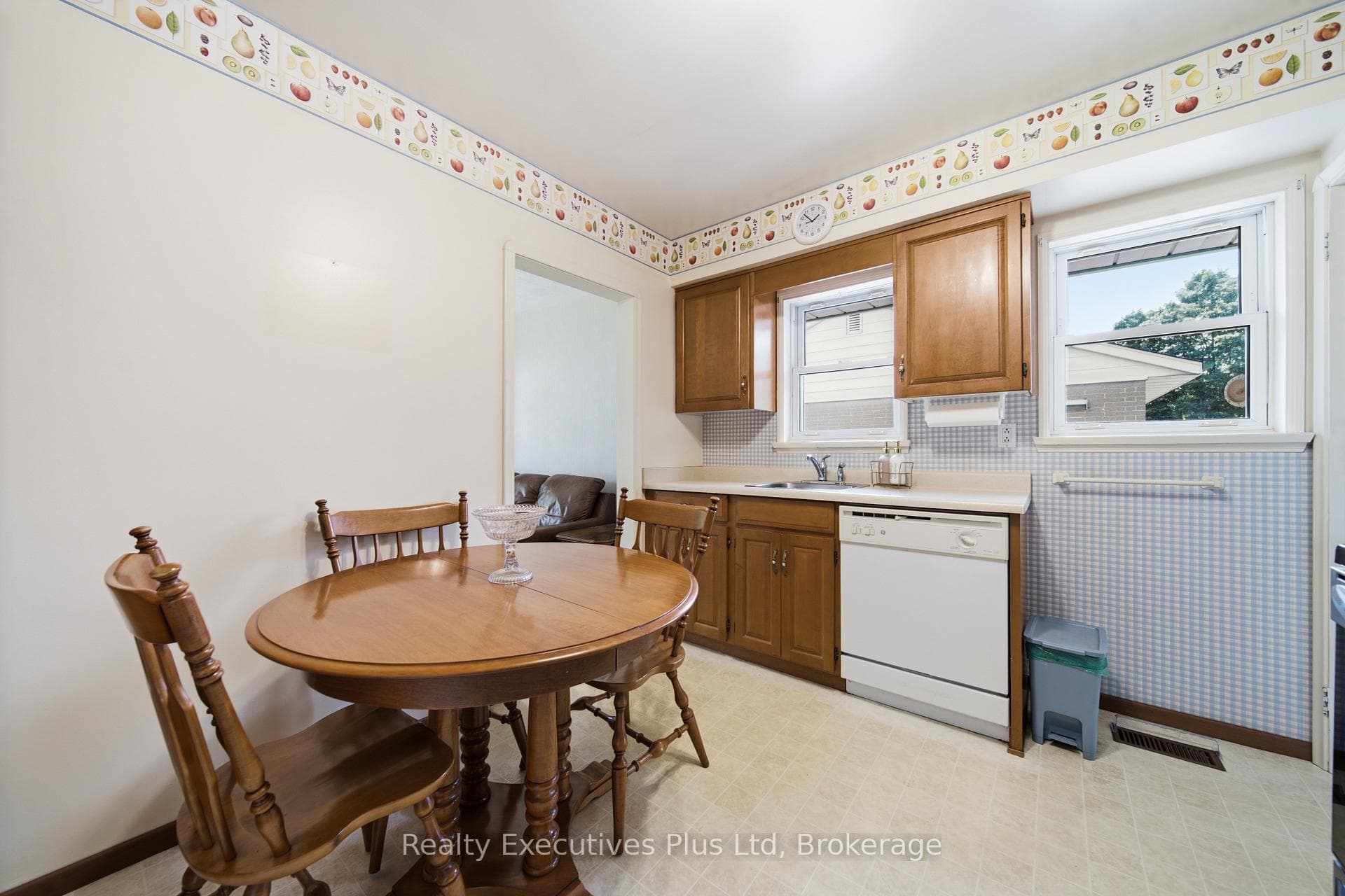 82 Cassino Avenue photo 10