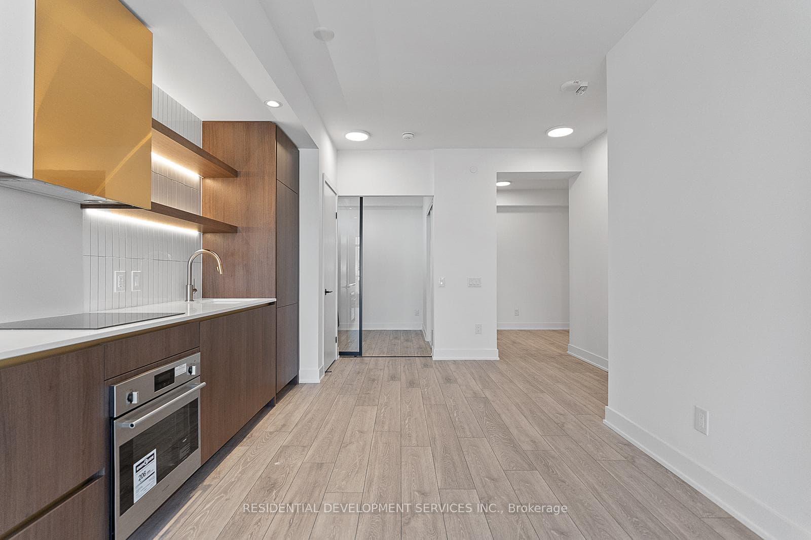 1285 Queen Street Unit 206 photo 5