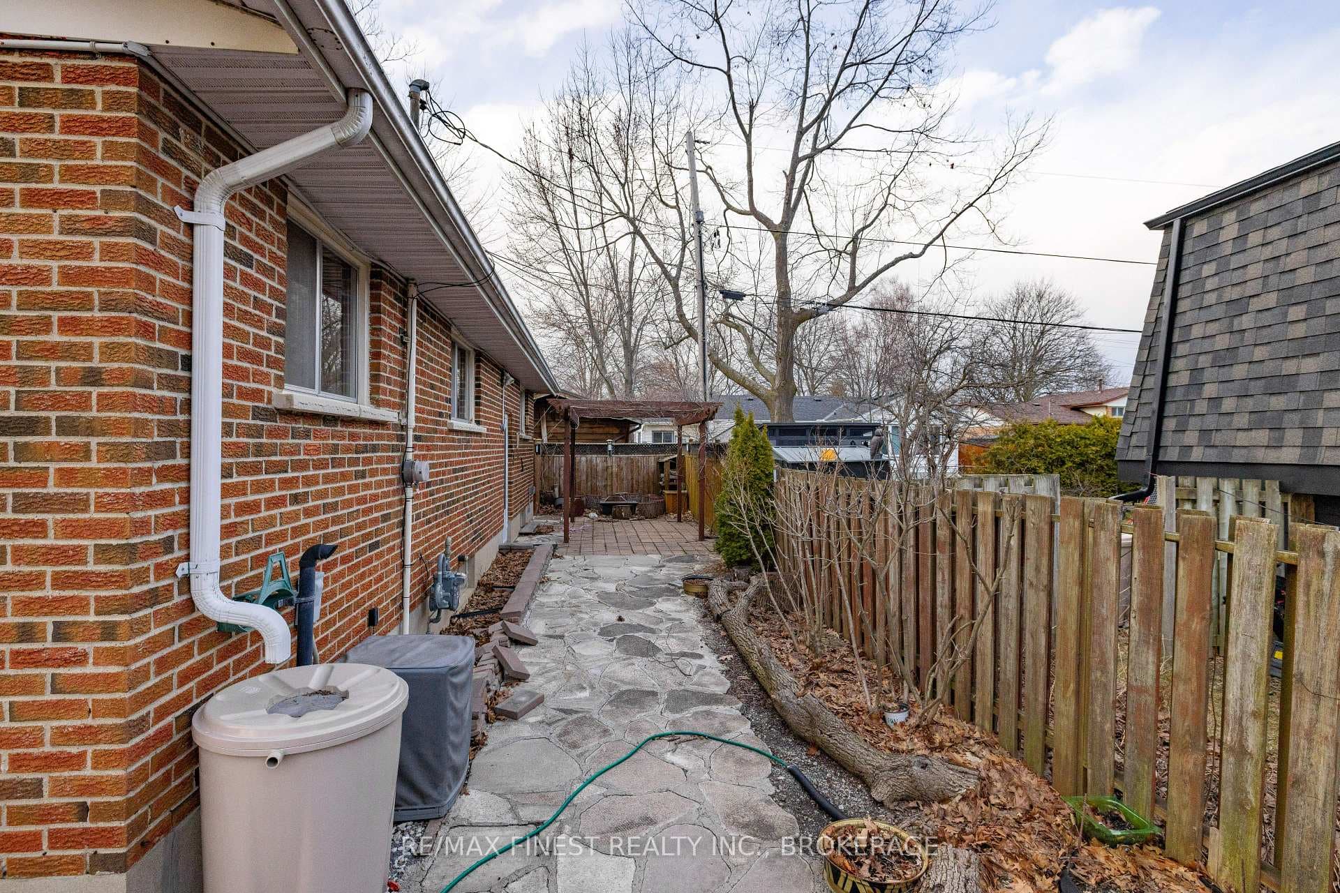 628 Stanford Street photo 5