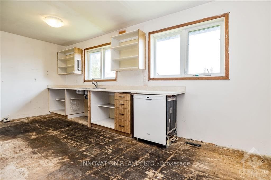 163 ADELAIDE Street photo 13