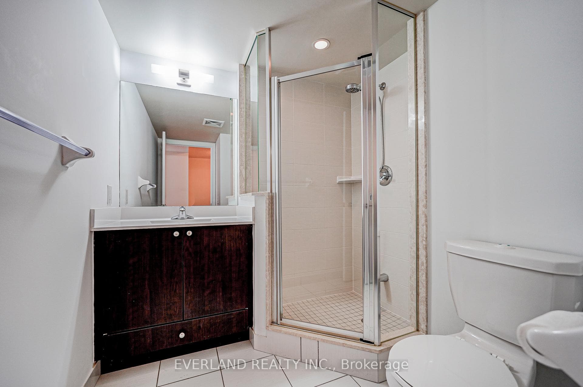 181 Village Green Square Unit 815 photo 4