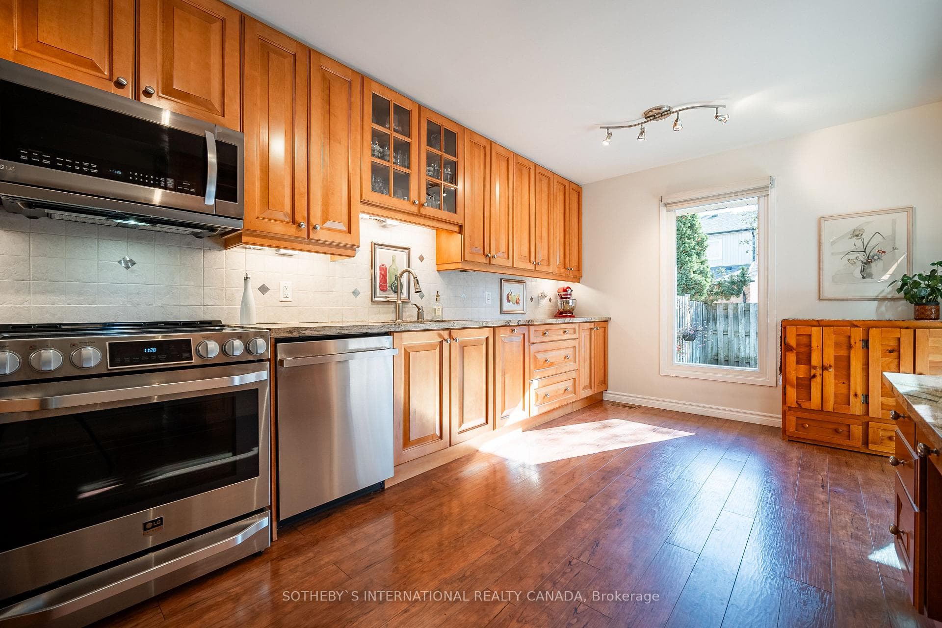 2287 Margot Street photo 10