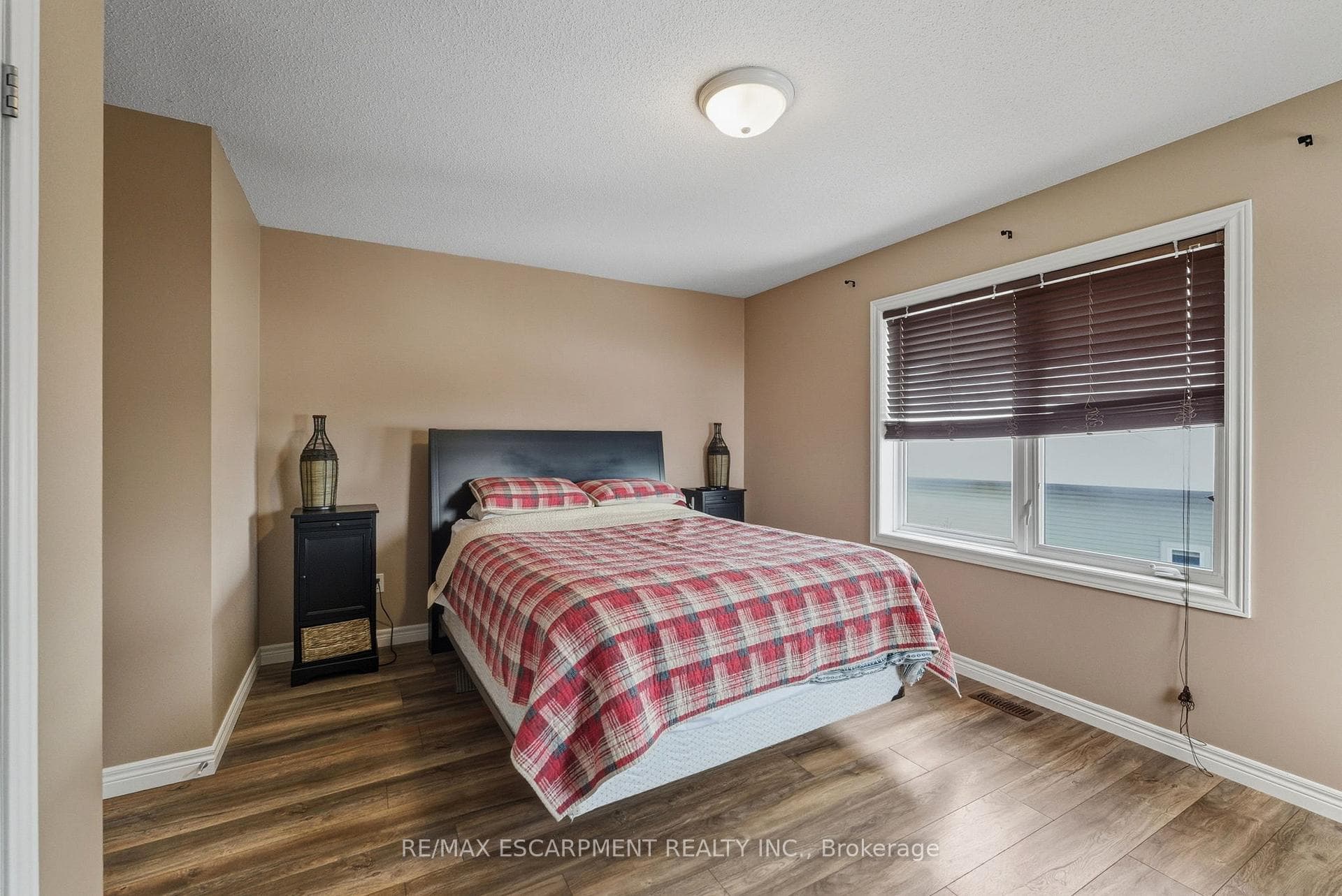 6 Chapman Lane photo 18