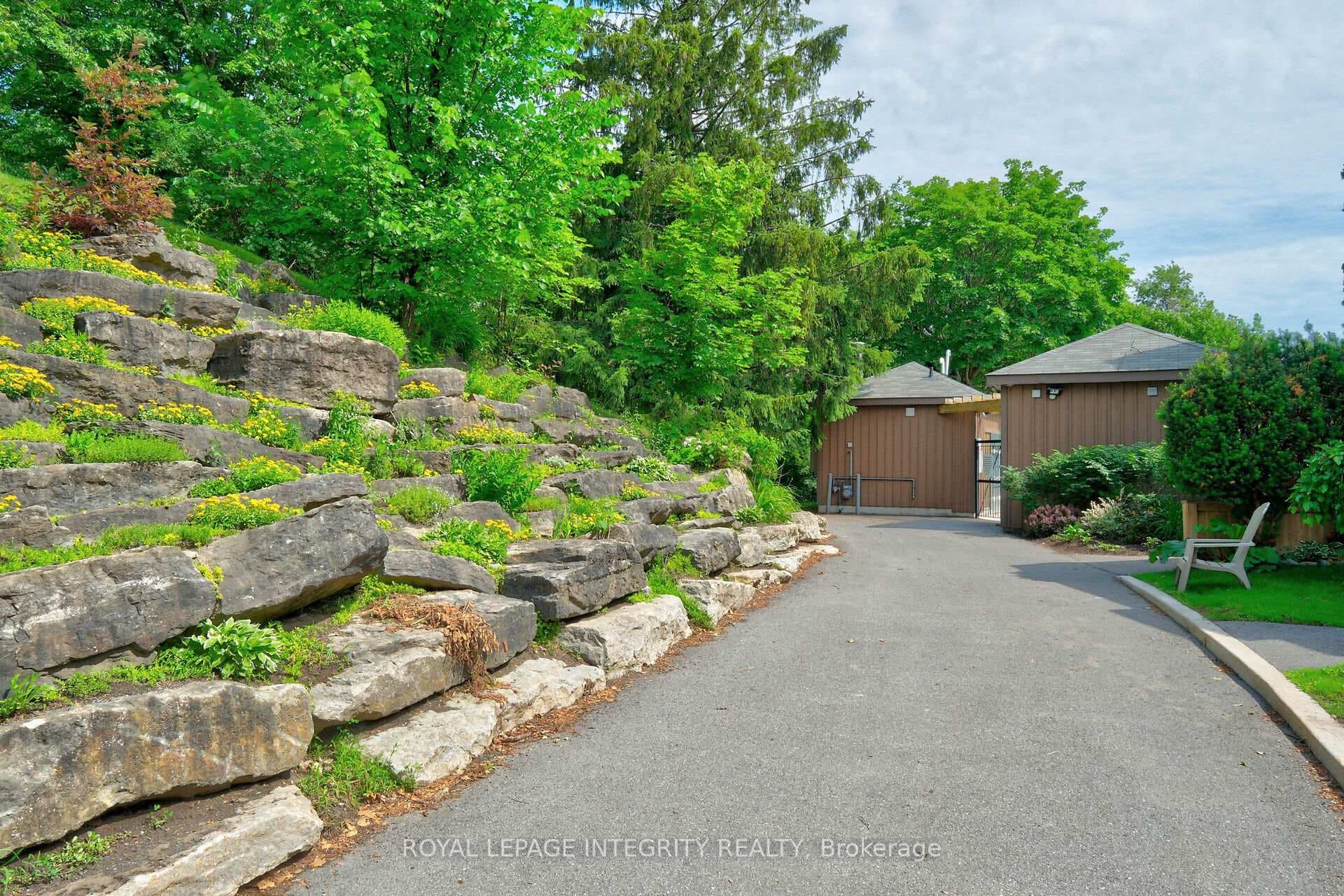 Great path to the swimming pool