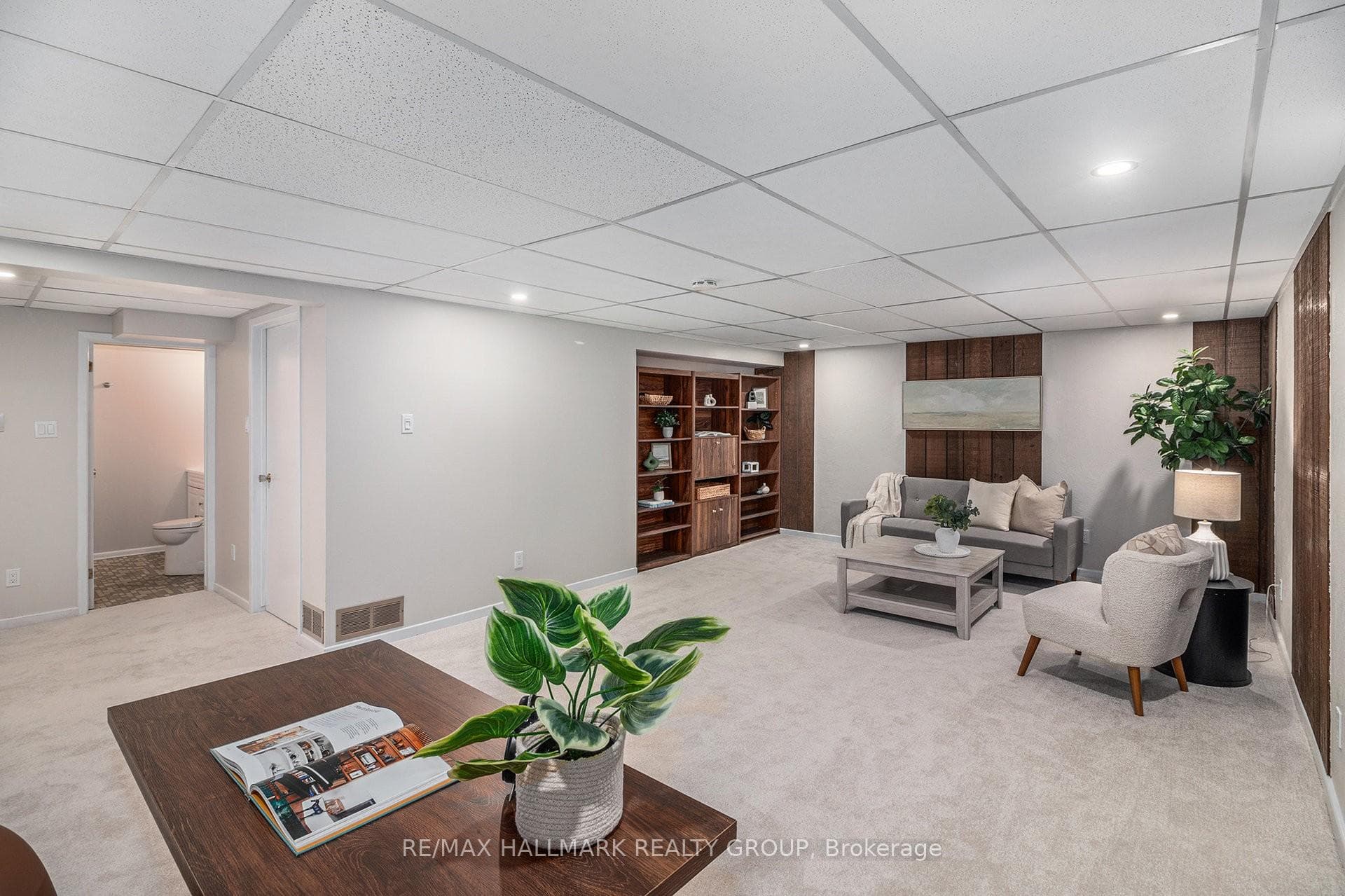 1366 METZ Crescent photo 22
