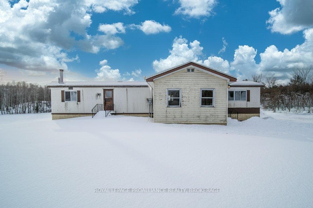 1901 Elphin-Maberly Road photo 4
