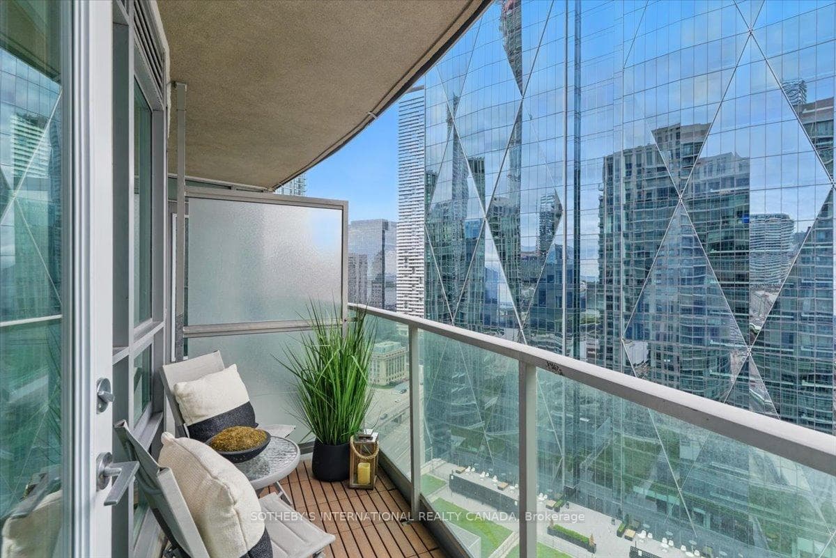 18 yonge Street Unit 2903 photo 27