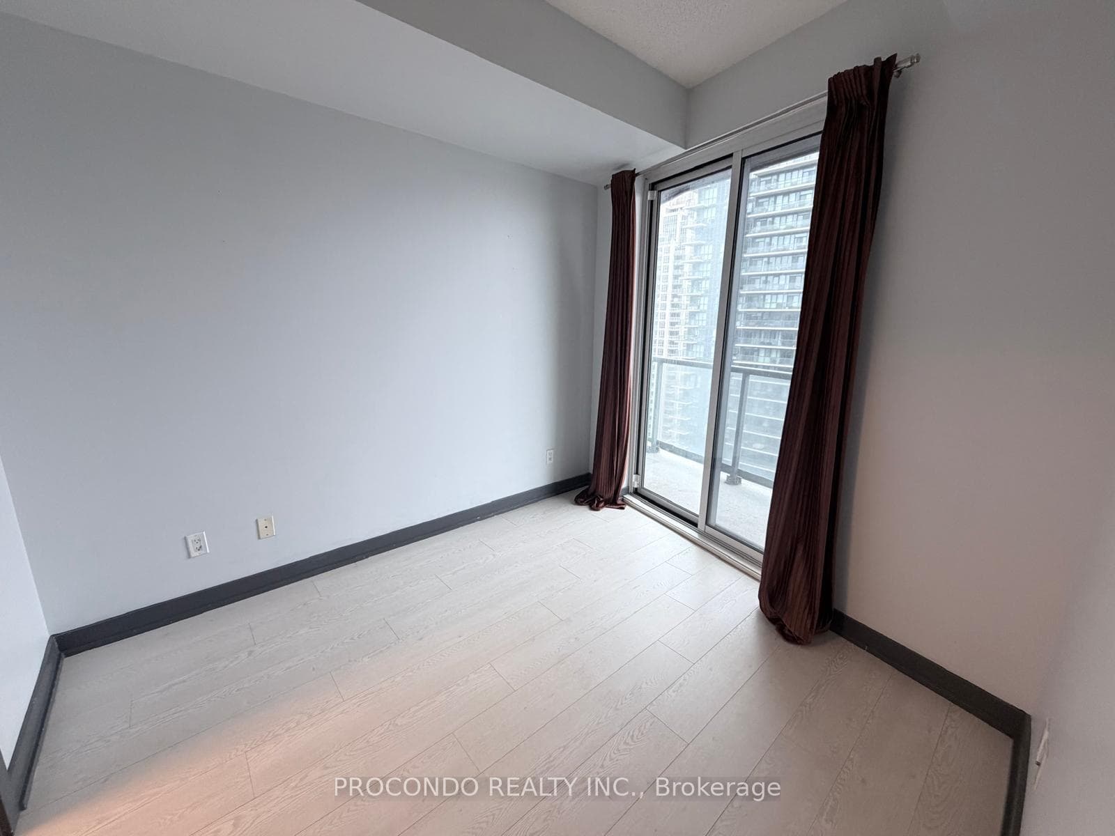 20 Bruyers Mews Unit 1802 photo 6