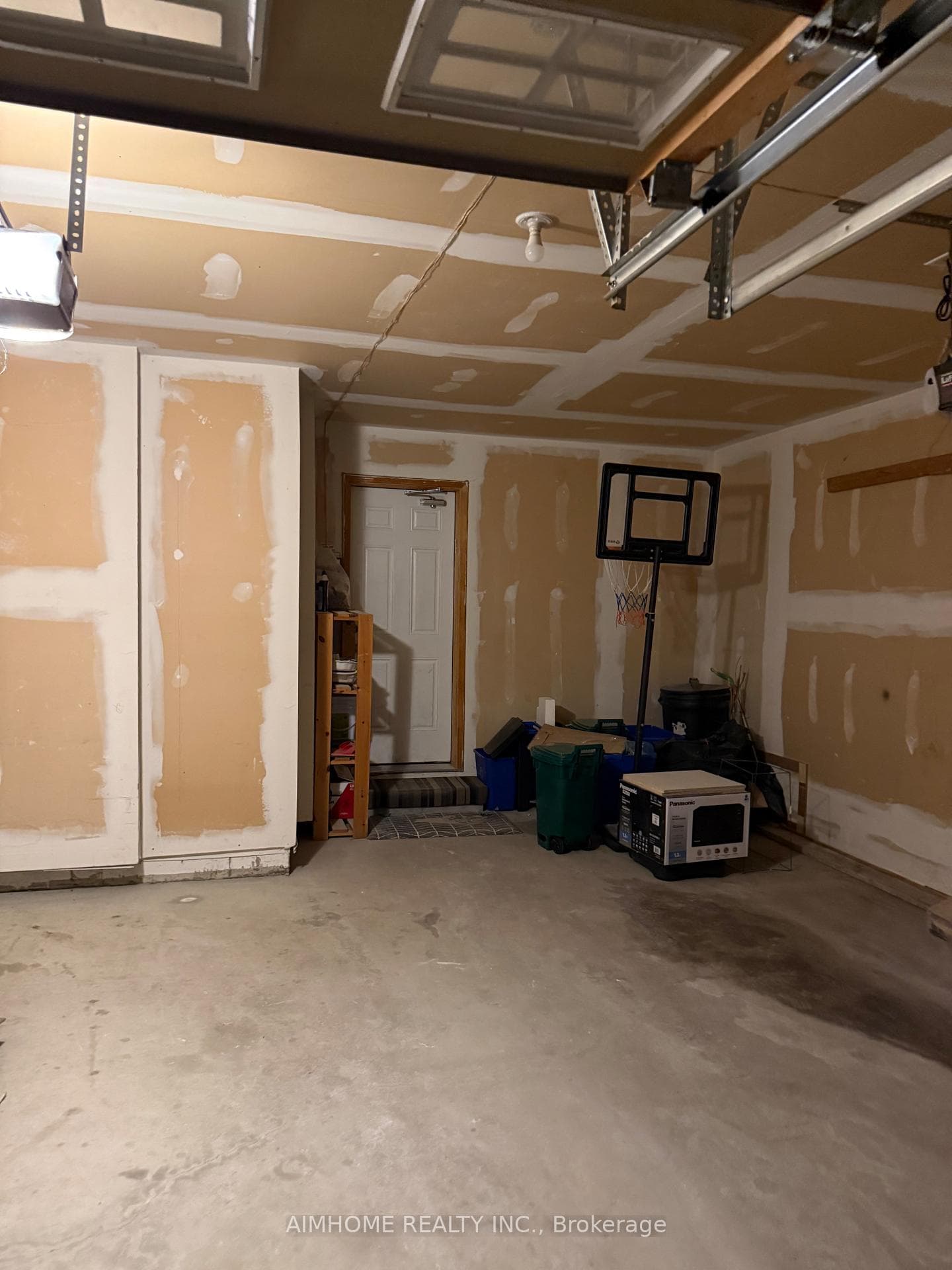 28 Desjardin Drive photo 3