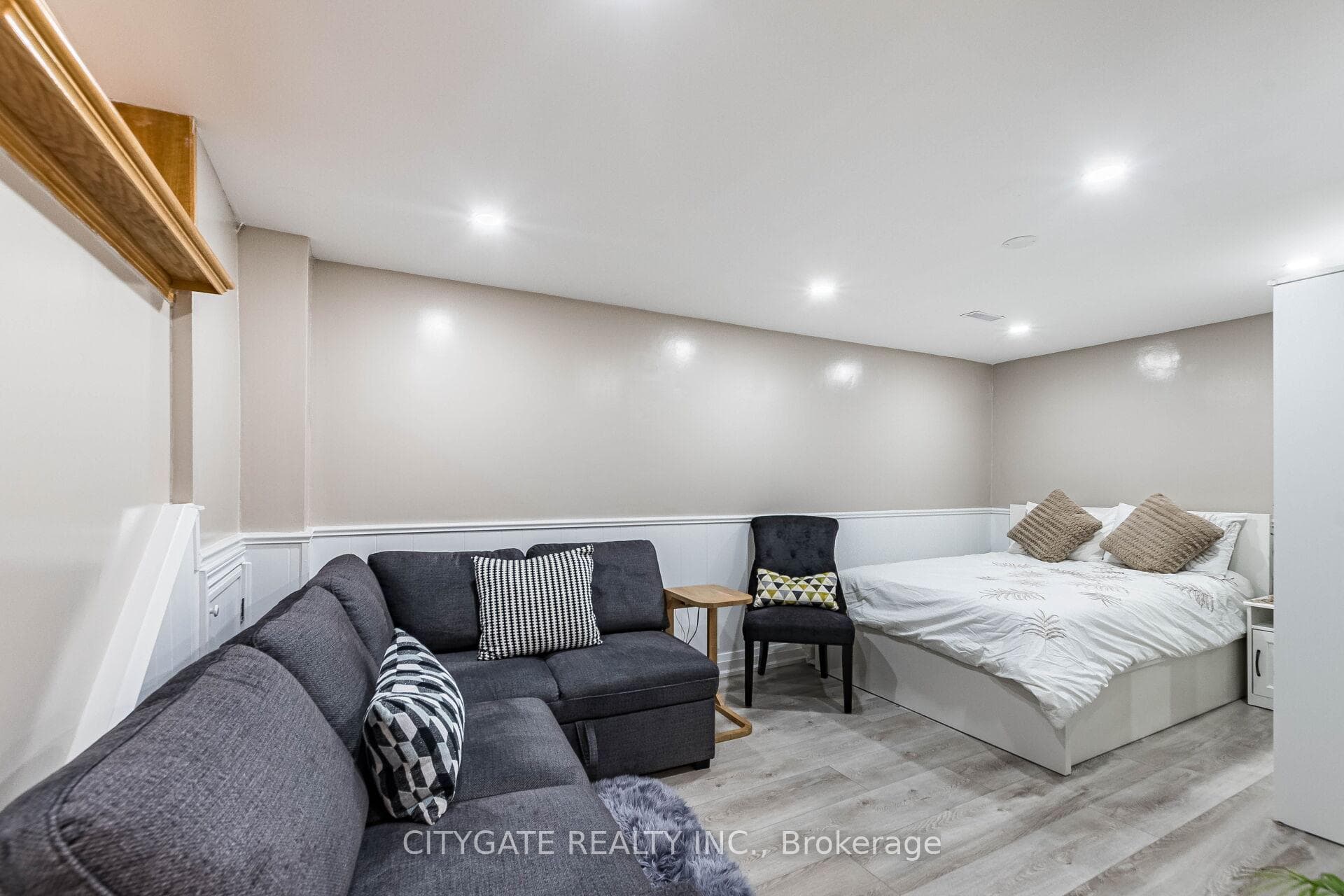 6945 pamplone Mews photo 43