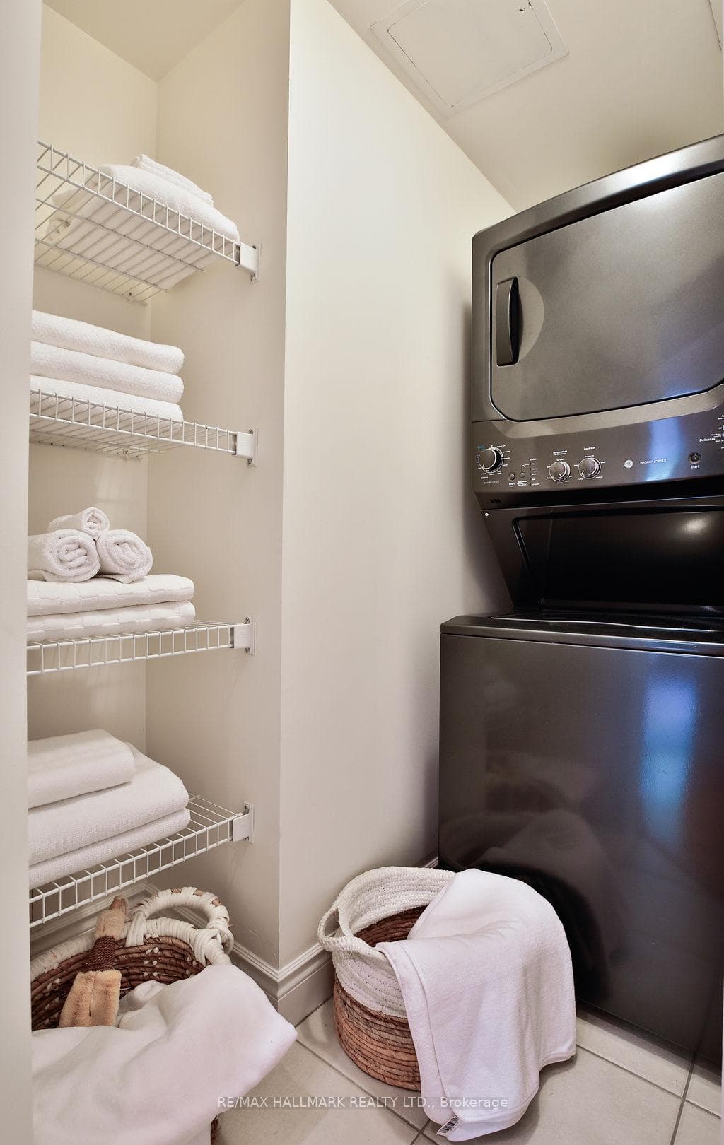 2511 Bloor Street Unit 203 photo 33