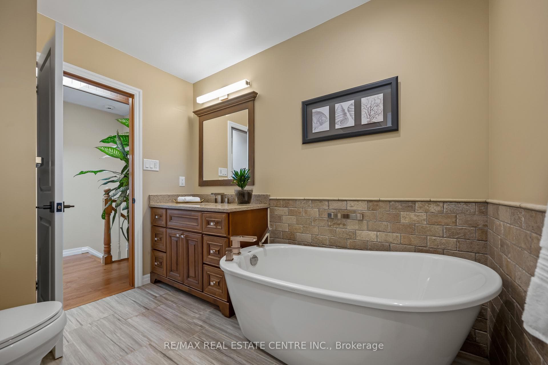 650 Champlain Boulevard photo 25