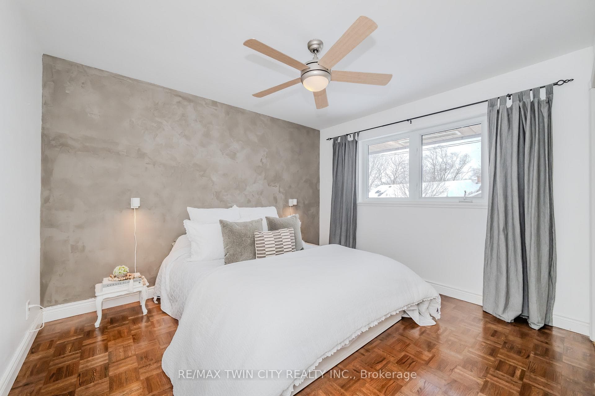 236 Erb Street photo 13