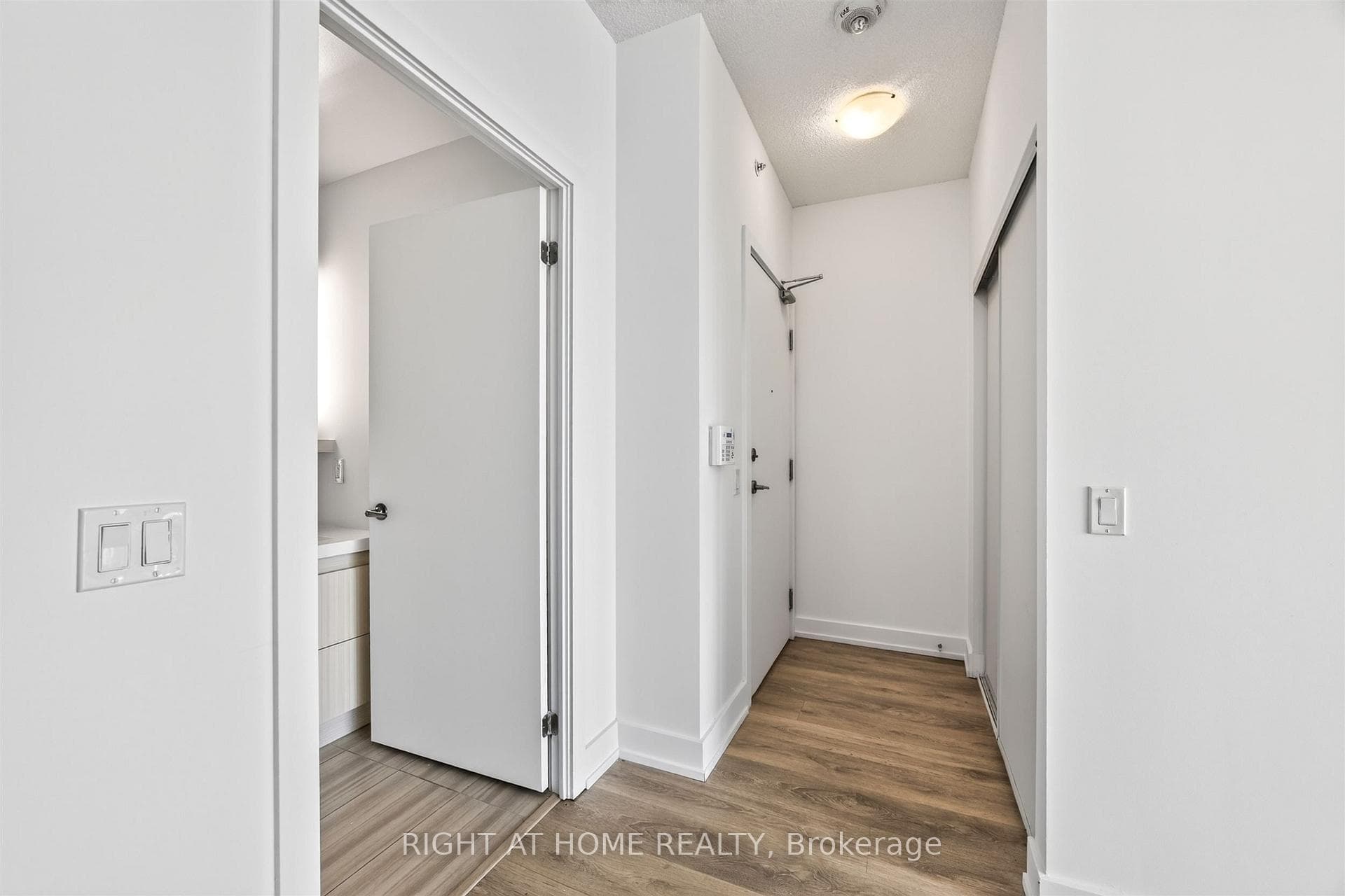 128 Fairview Mall Drive Unit 712 photo 4