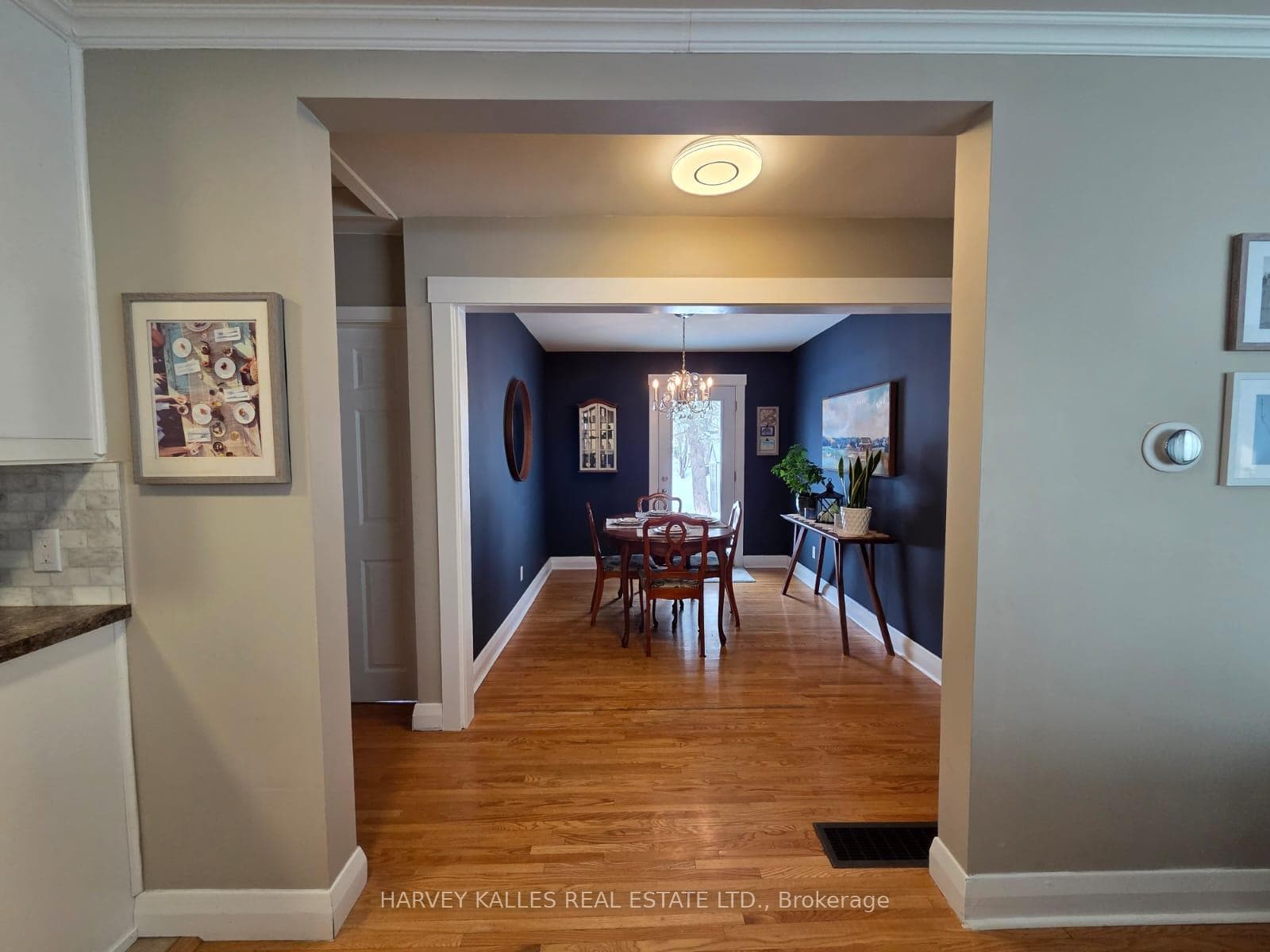 112 DUMBLE Avenue photo 5