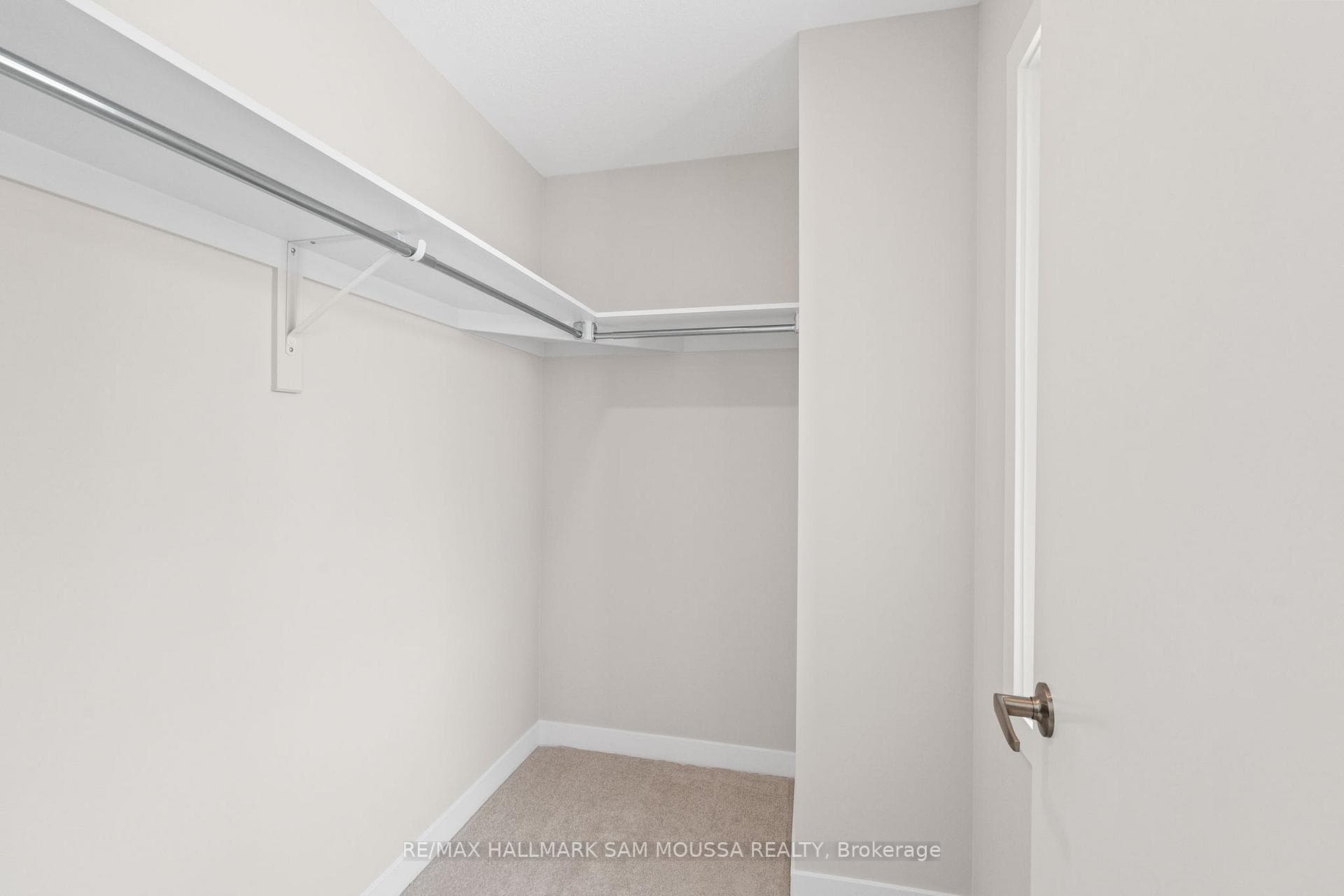 410 Euphoria Crescent photo 28