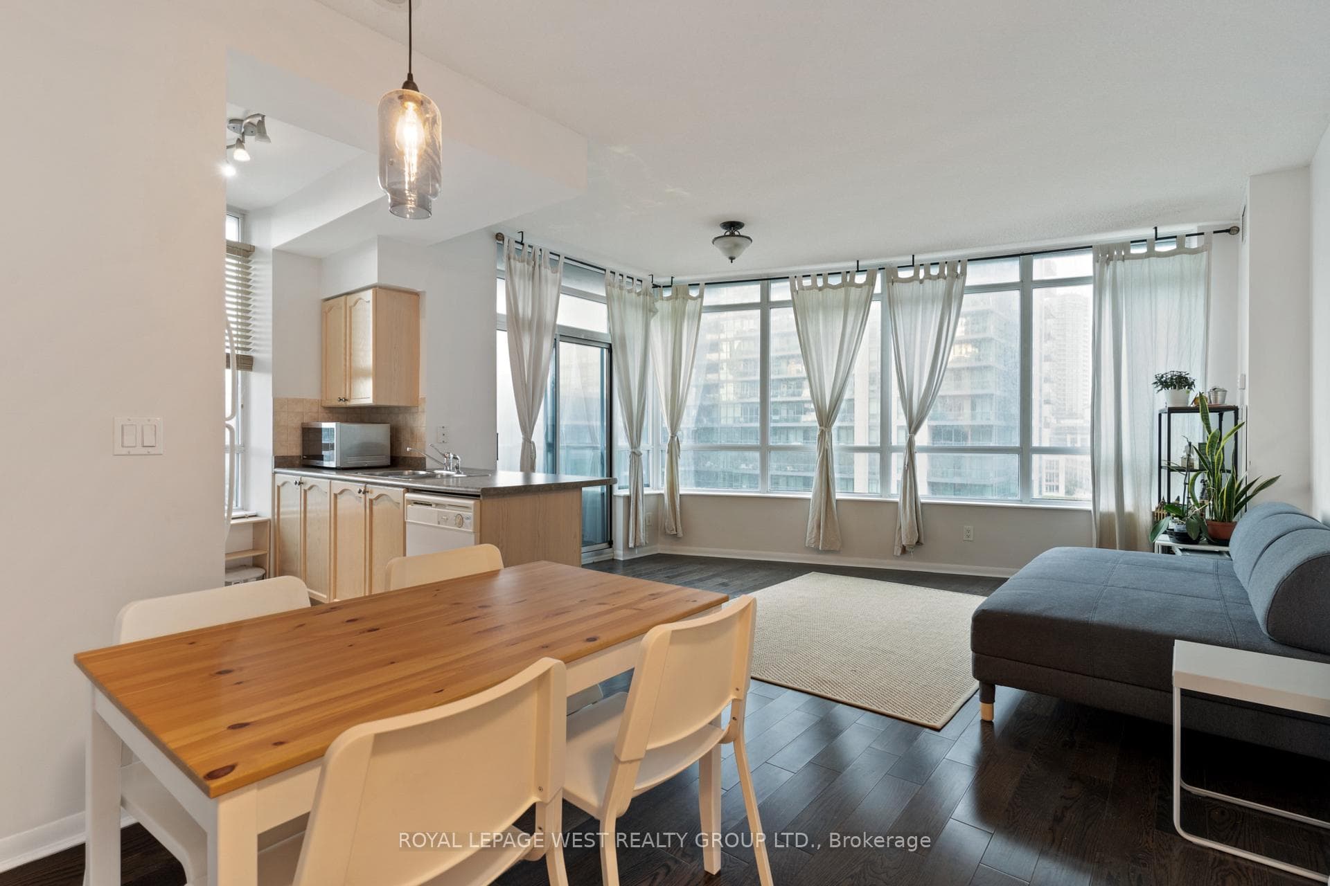 219 Fort York Boulevard Unit 703 photo 37