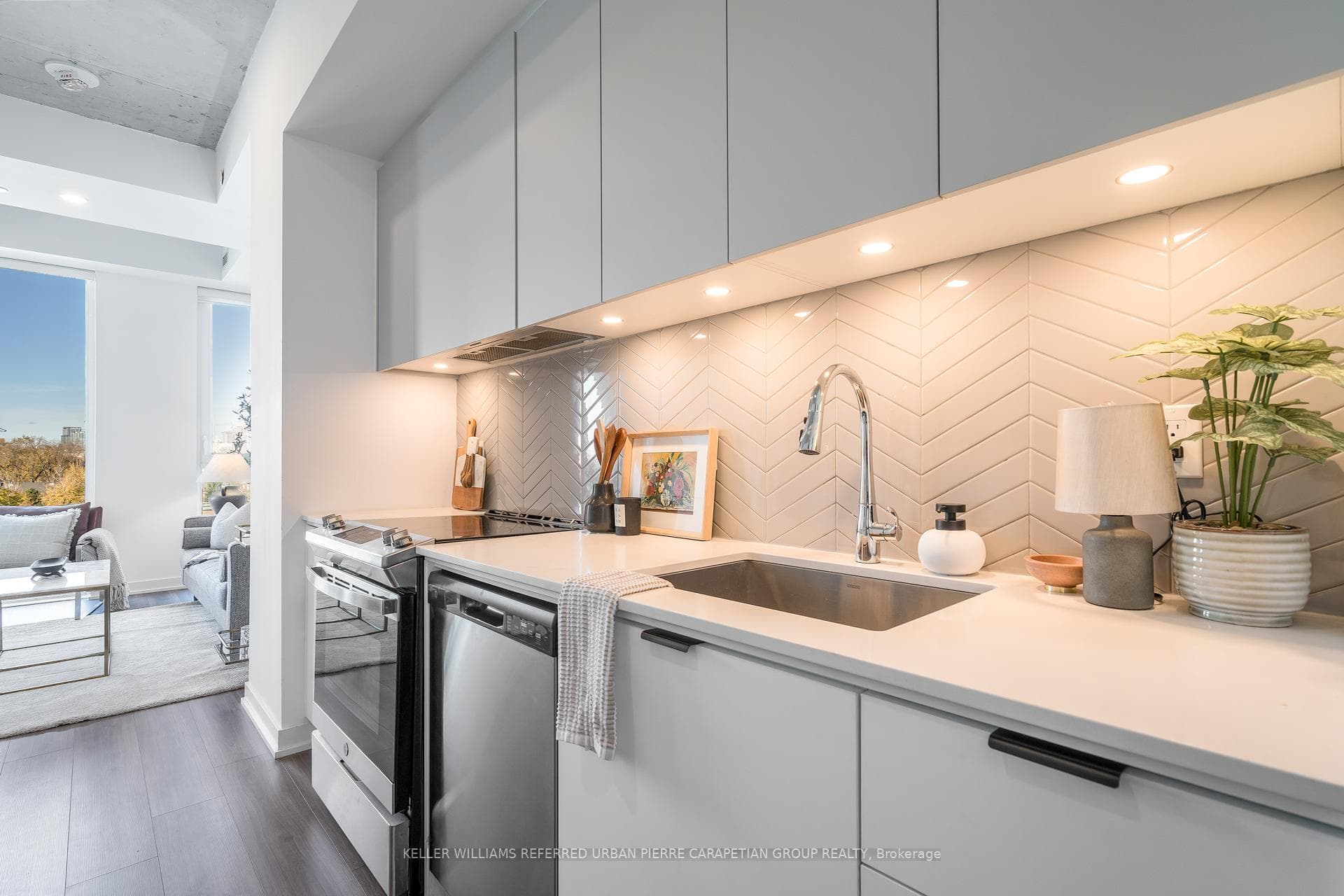 57 Brock Avenue Unit 506 photo 17
