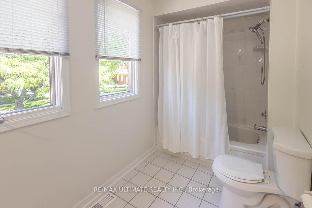 820 Regal Crescent photo 26