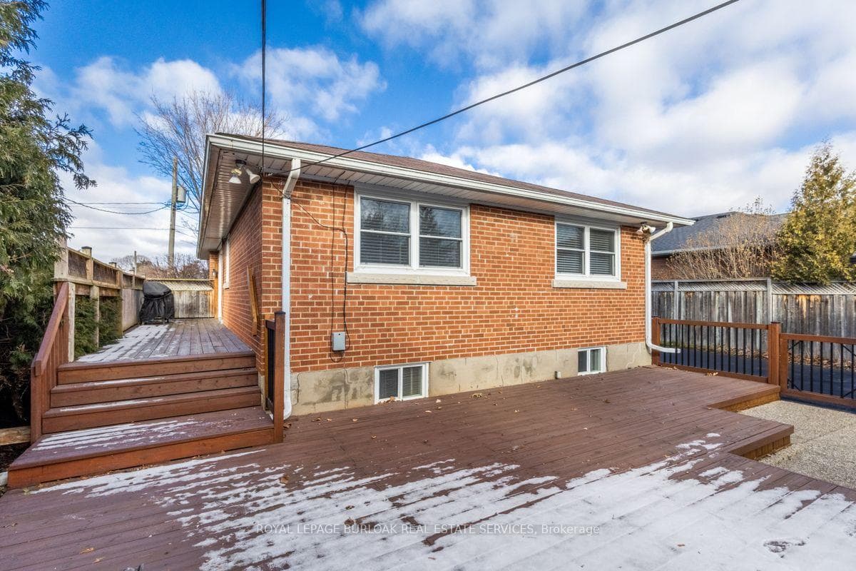 2326 Redfern Road photo 30