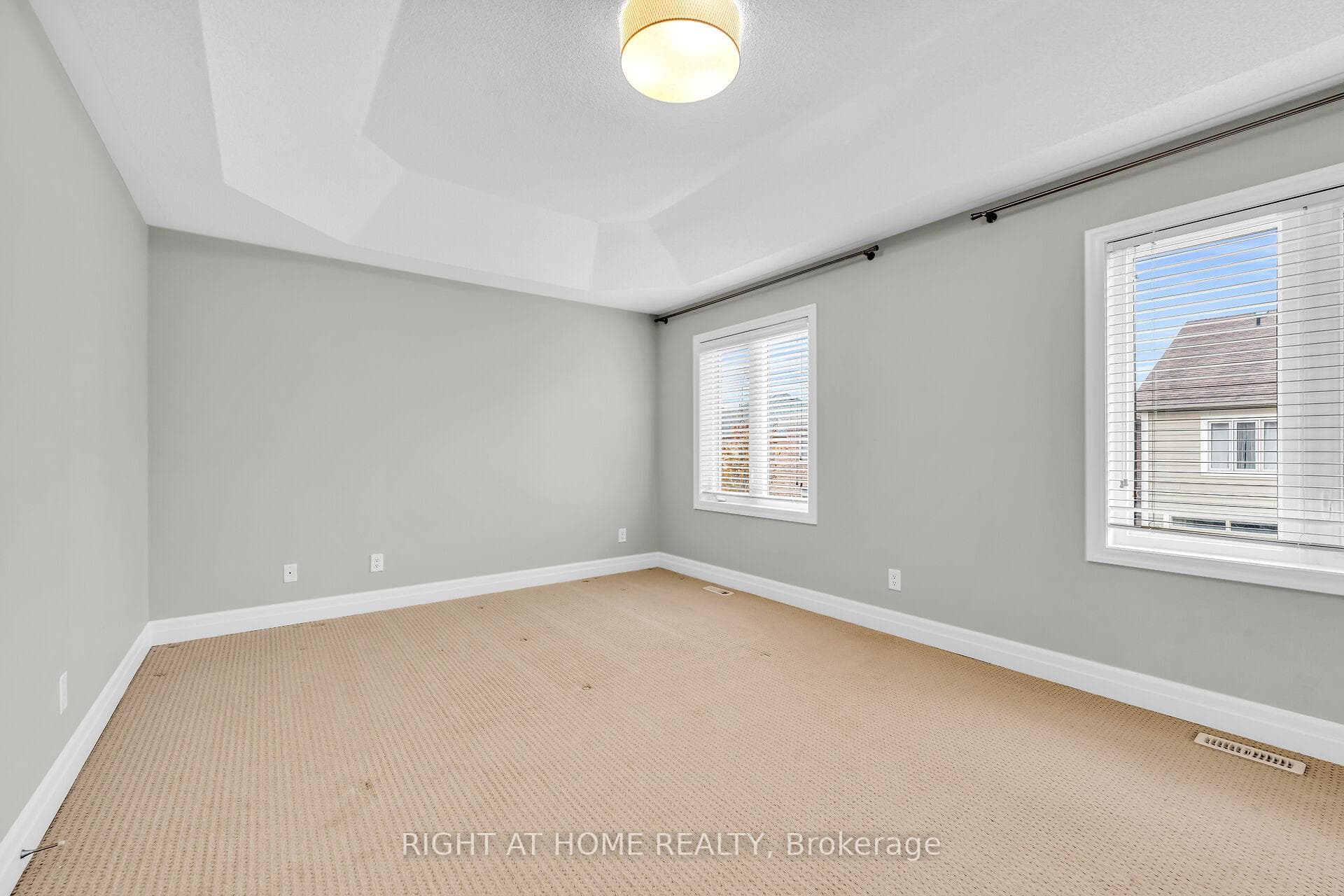275 Holloway Terrace photo 21