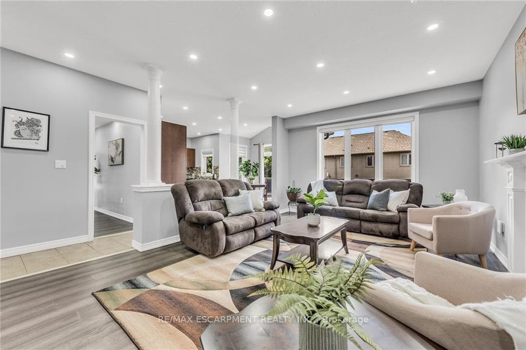 147 Garinger Crescent photo 6