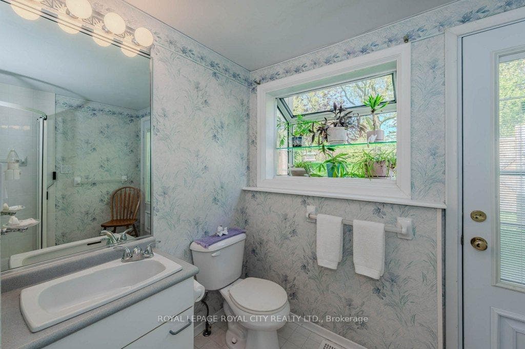 32 Westminster Avenue photo 13