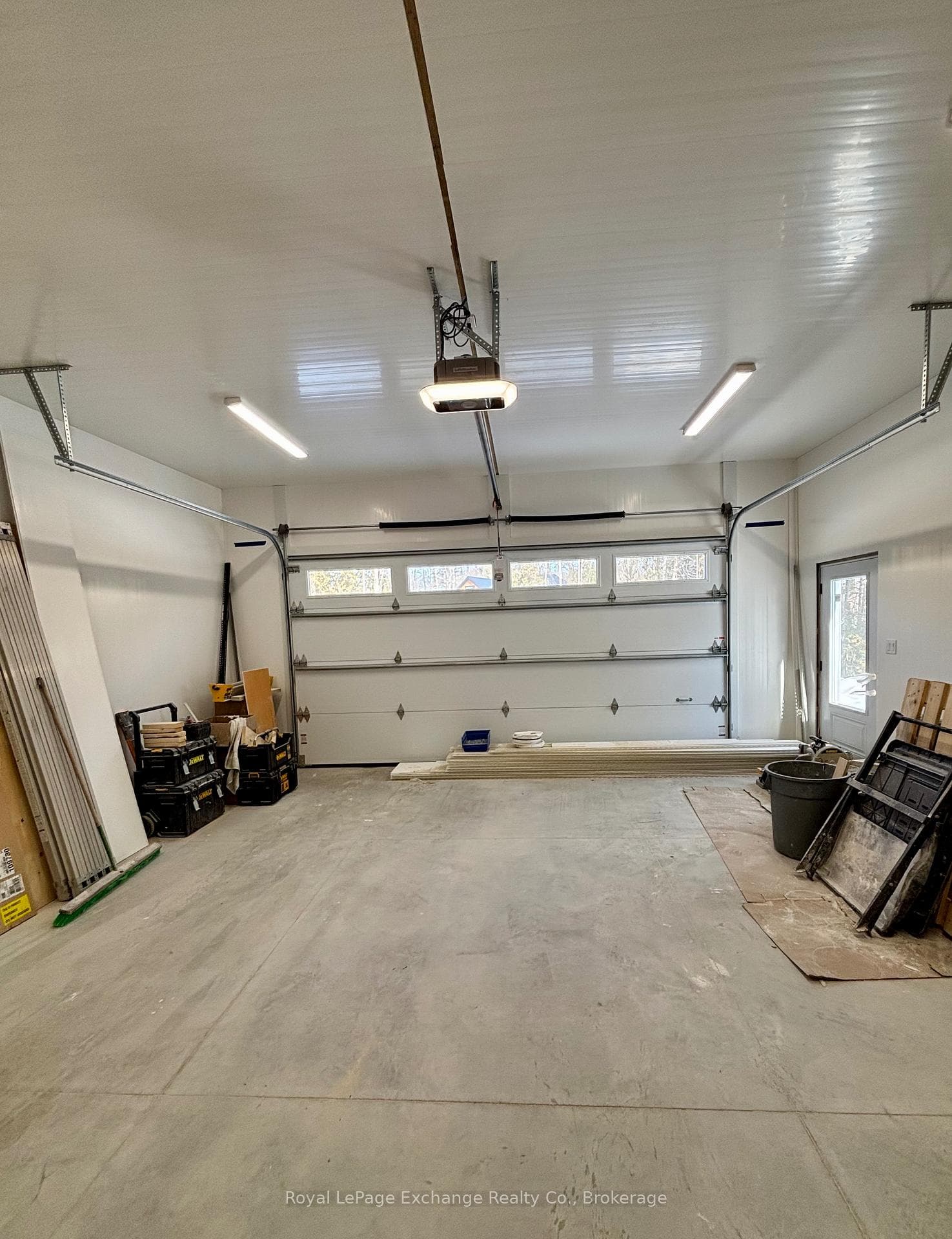 161 HURON Road photo 5