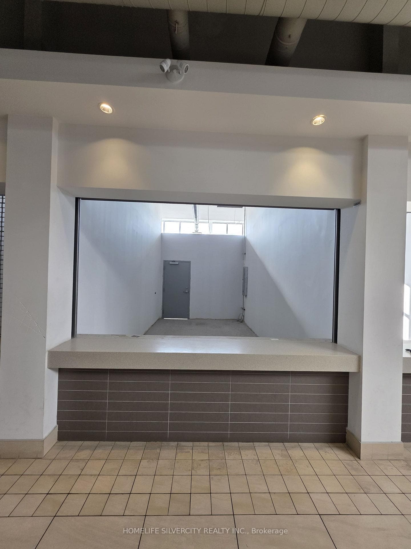 7215 Goreway Drive Unit 2B08 photo 4