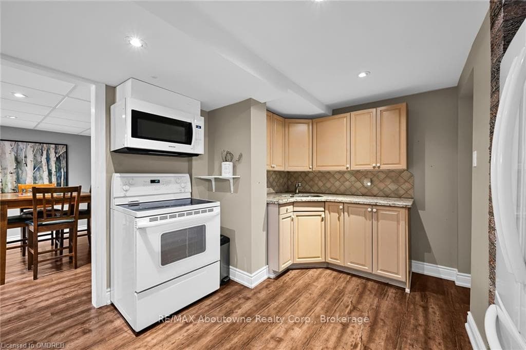 434 PARKRIDGE Crescent photo 33