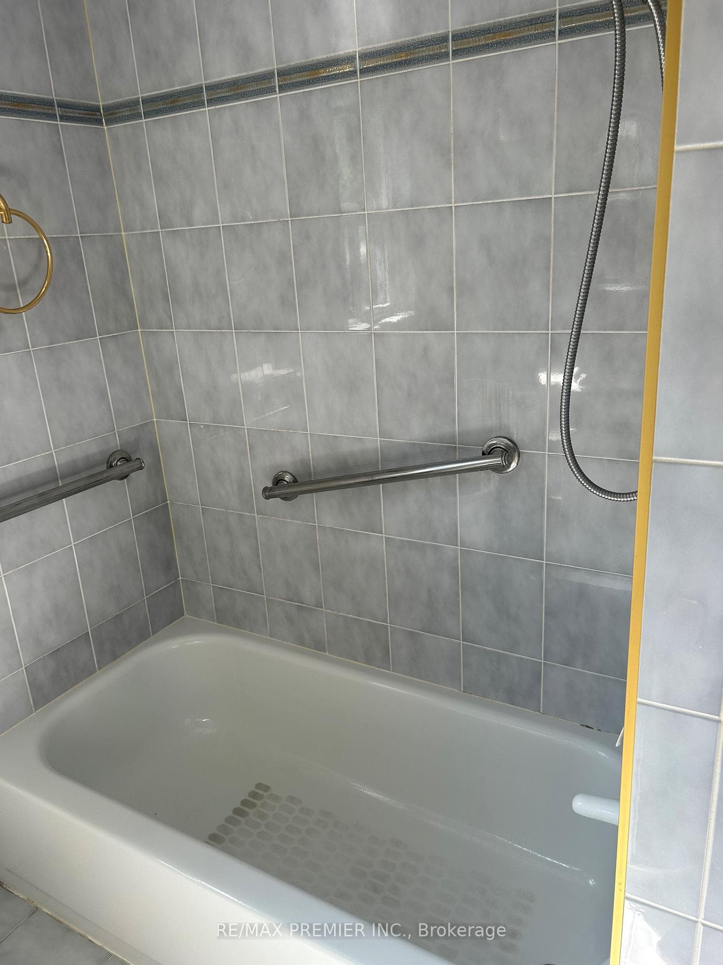 89 Mcgillivray Avenue photo 11