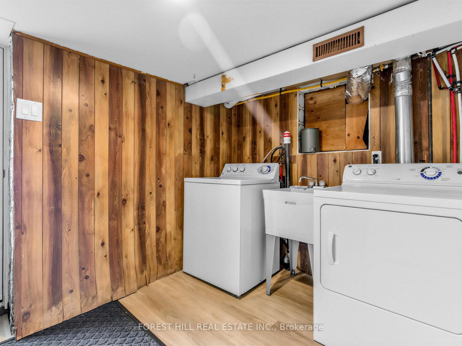 351 Montrose Avenue photo 33
