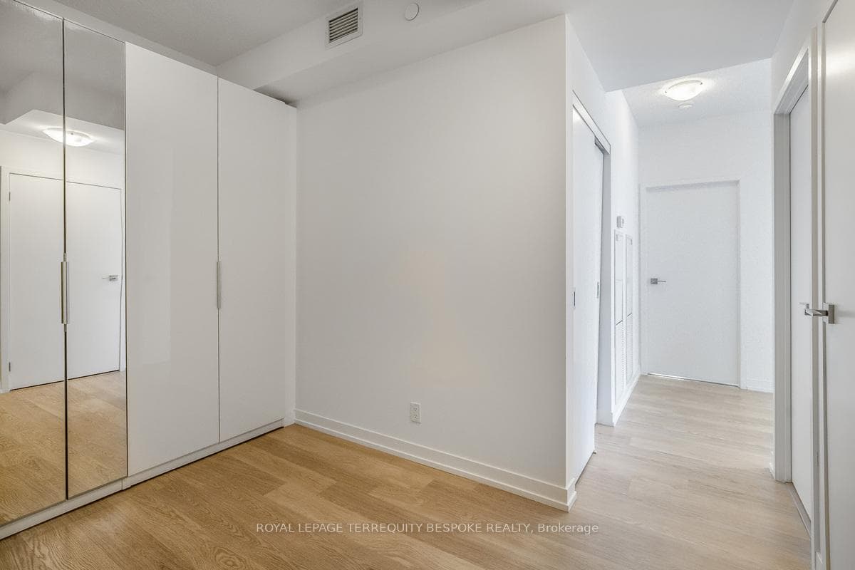 98 Lillian Street Unit 1017 photo 4