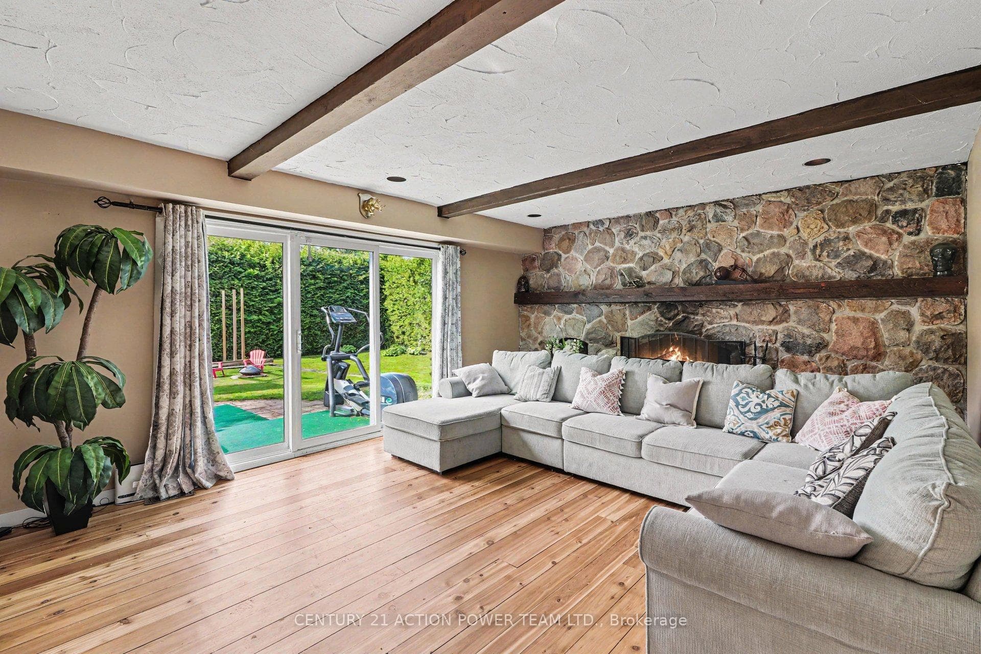 1558 BELLA VISTA Drive photo 18