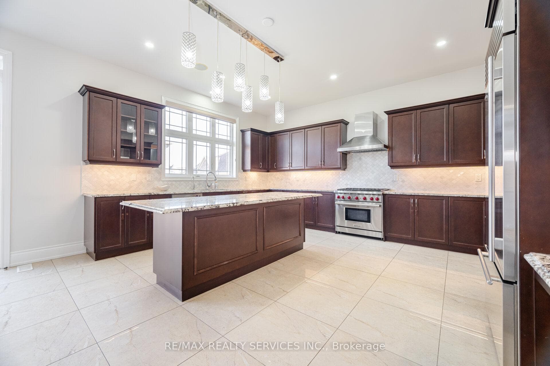 75 Parkheights Trail photo 11