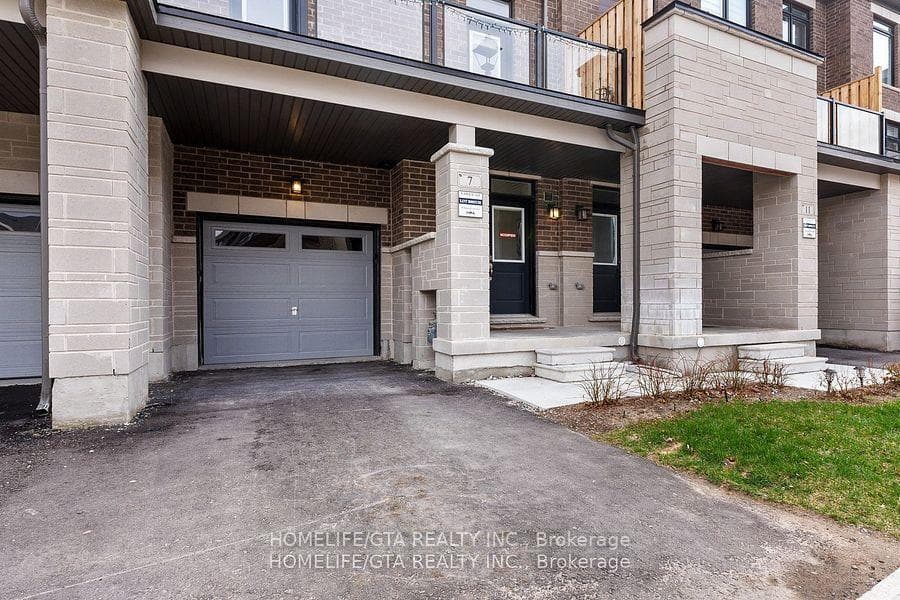 7 Holyrood Crescent photo 5