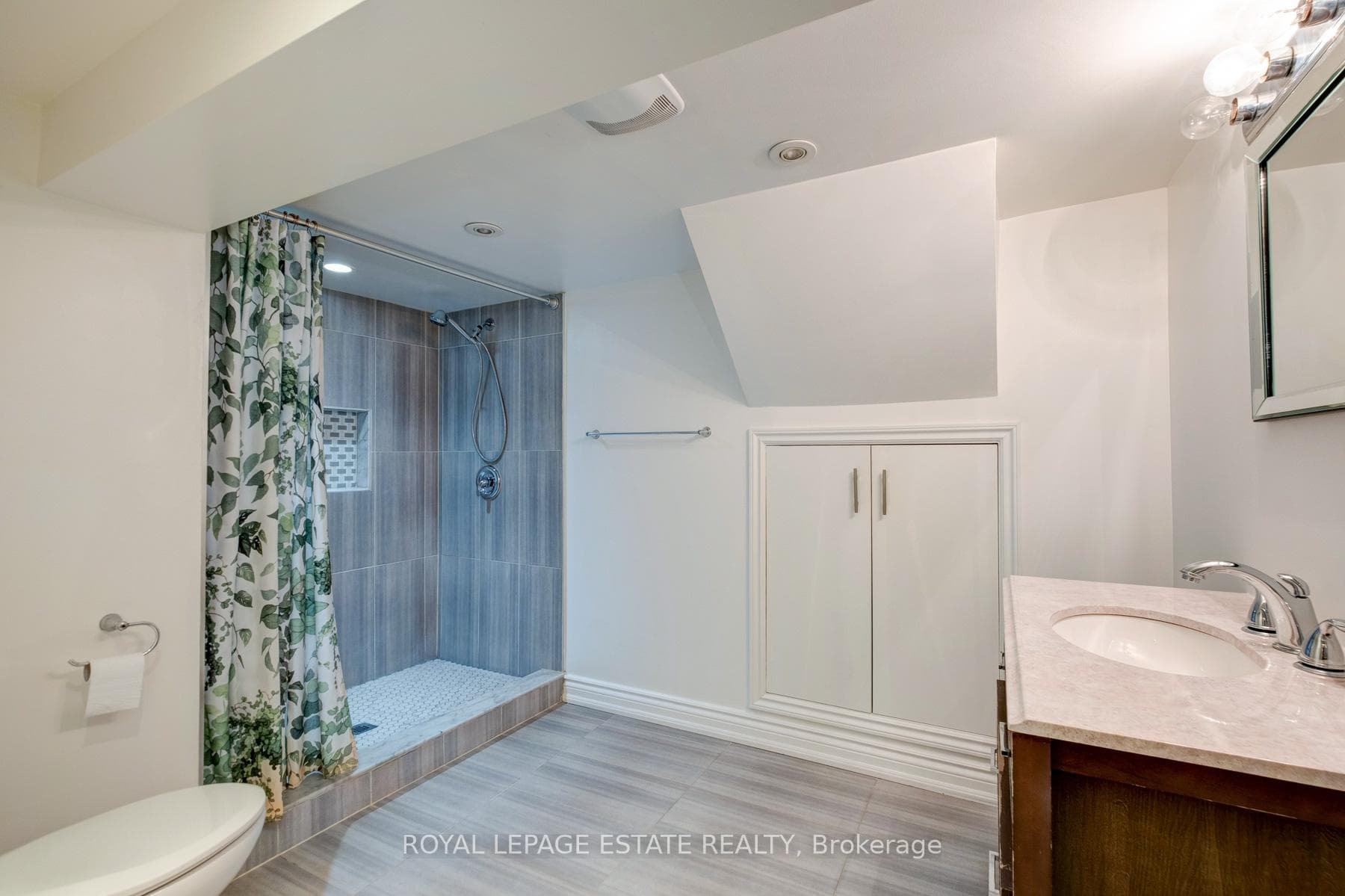 767 Kingston Road Unit Bsmt photo 12