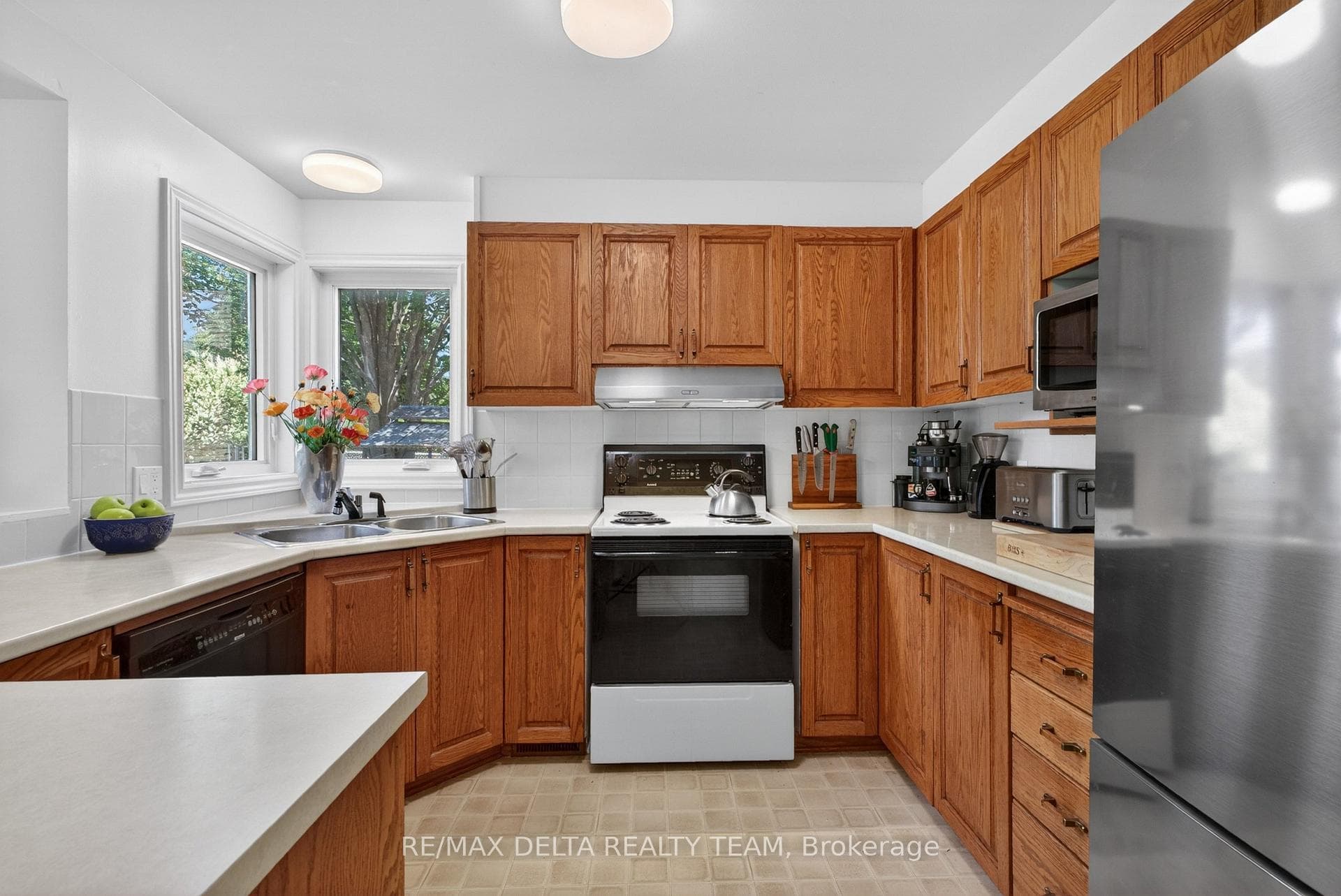 664 Thicket Way photo 17