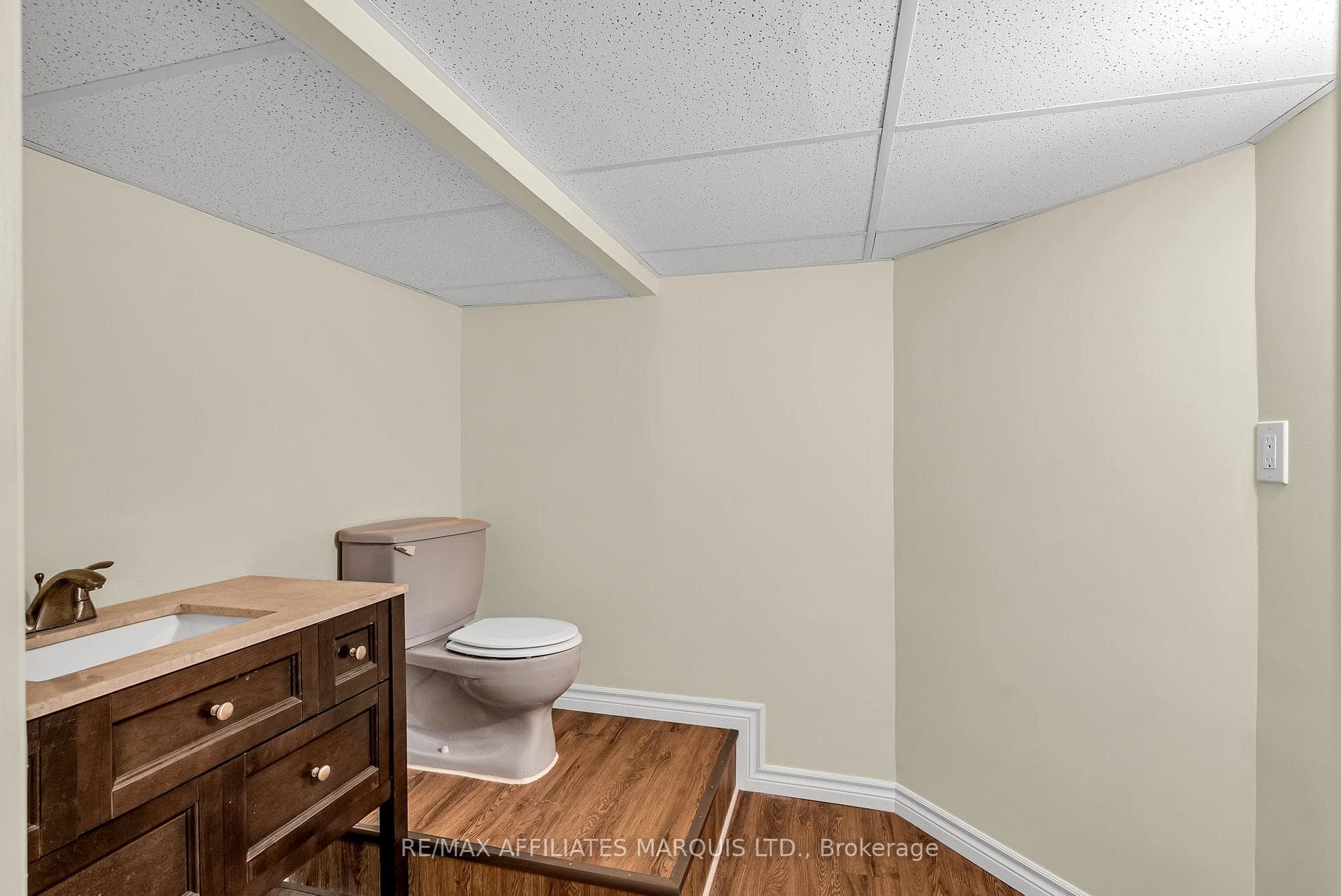 1601 Queen Street photo 38