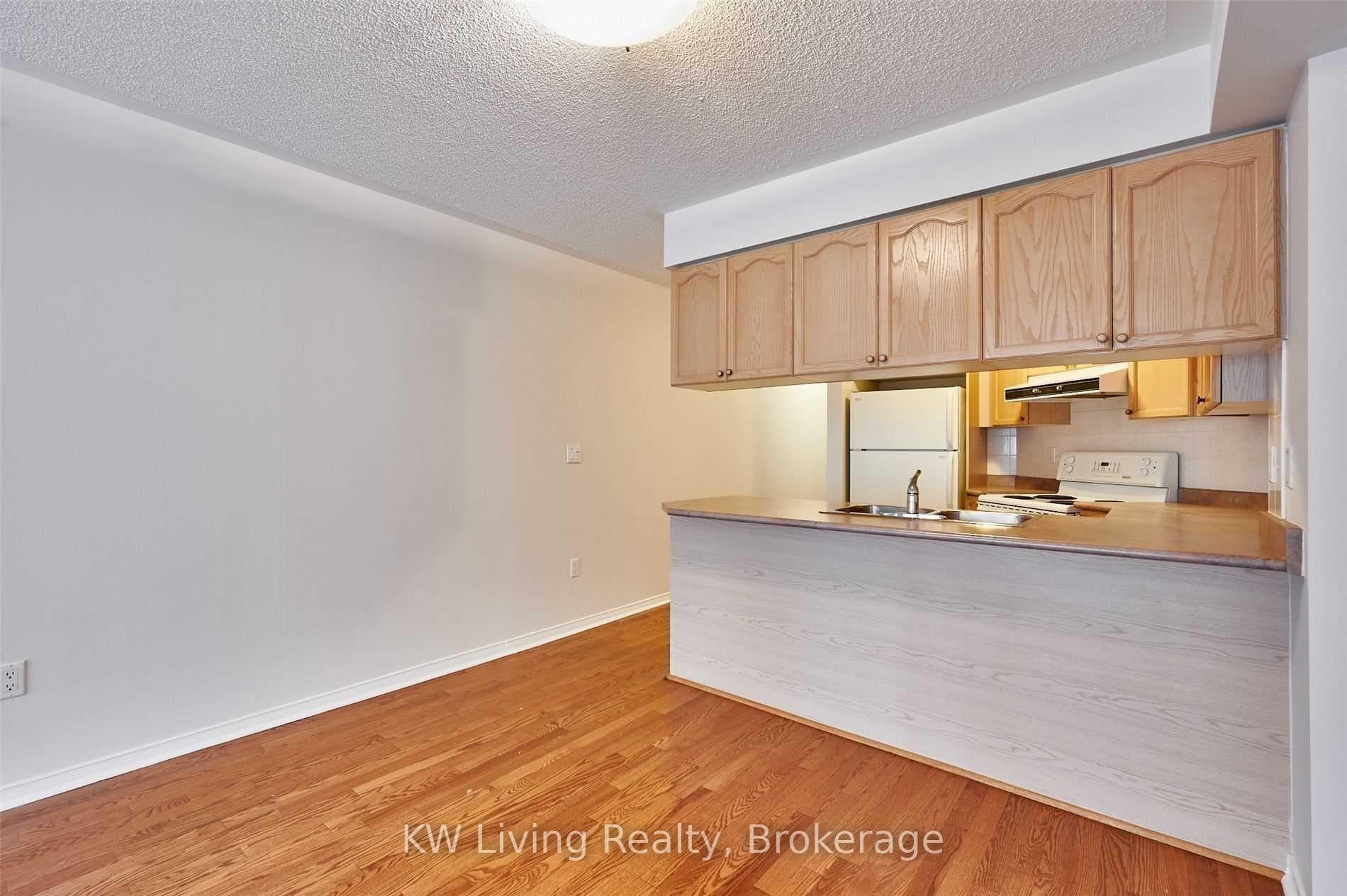 909 Bay Street Unit 606 photo 13