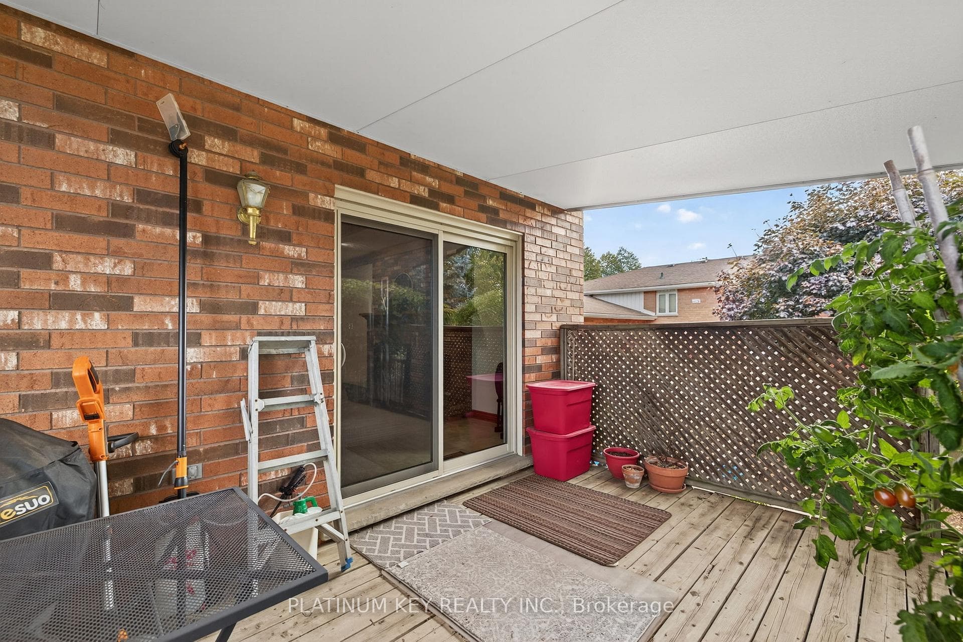 334 Mckellar Street photo 40