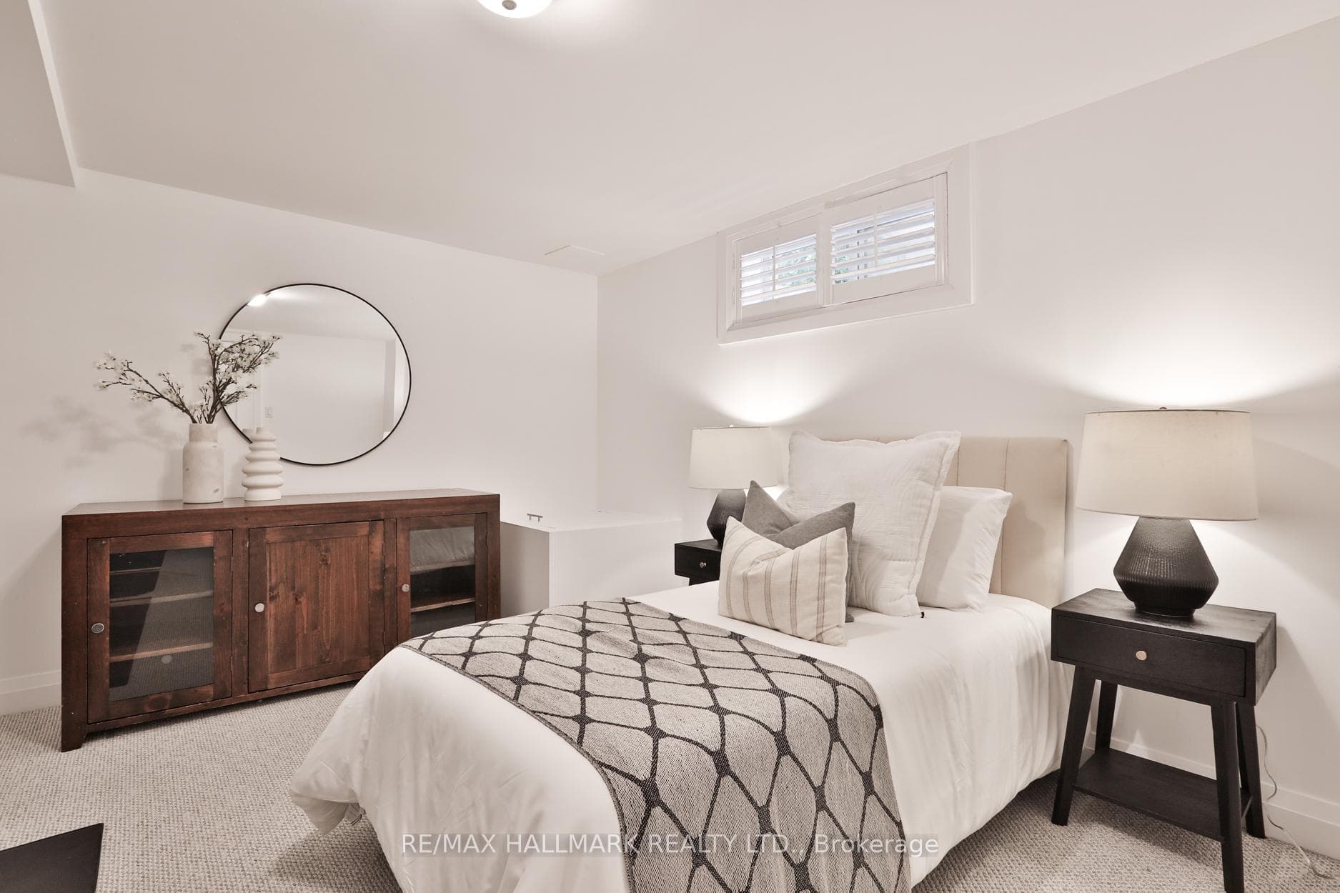 73 Elwood Boulevard photo 38