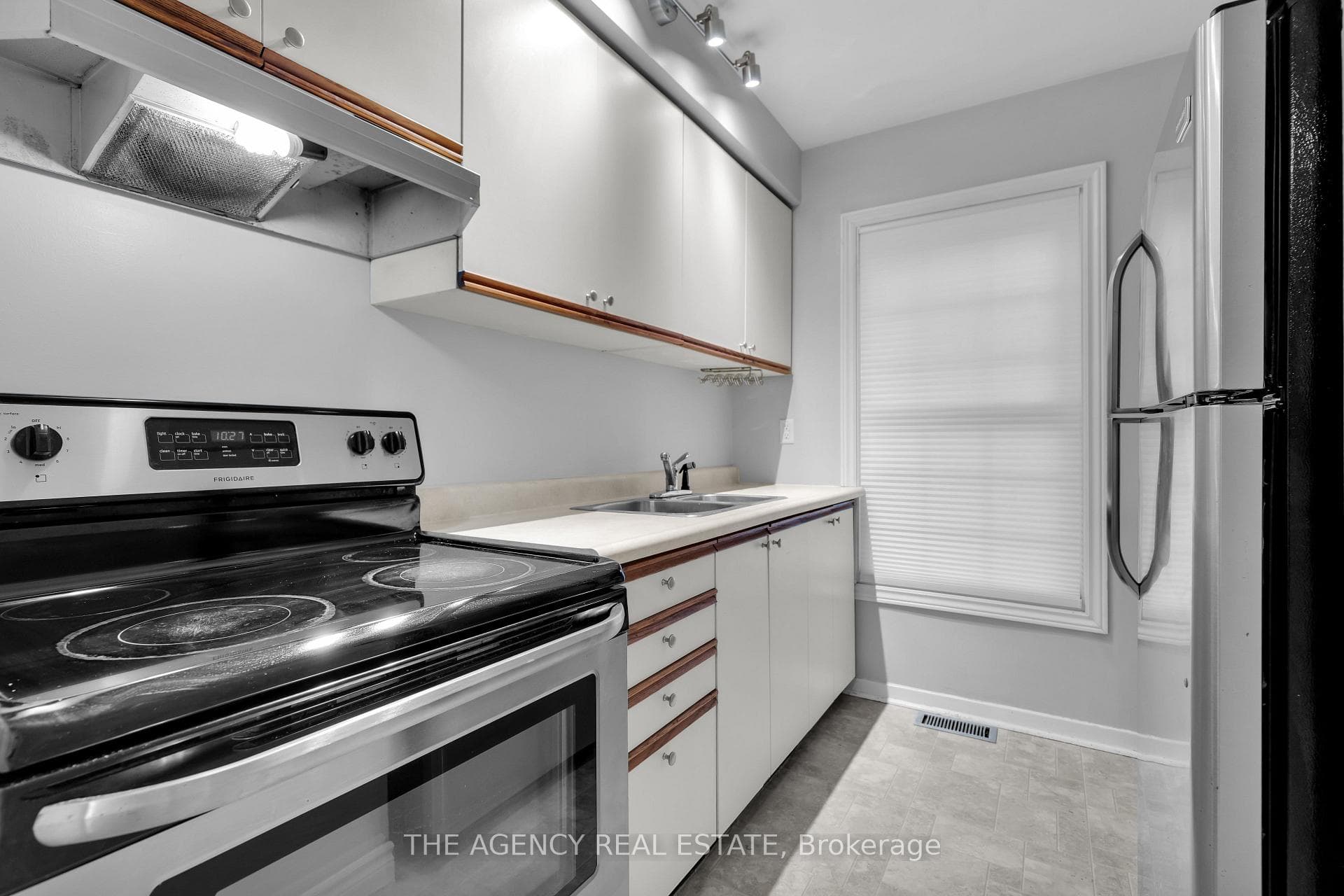 1082 Guildwood Boulevard Unit 33 photo 9