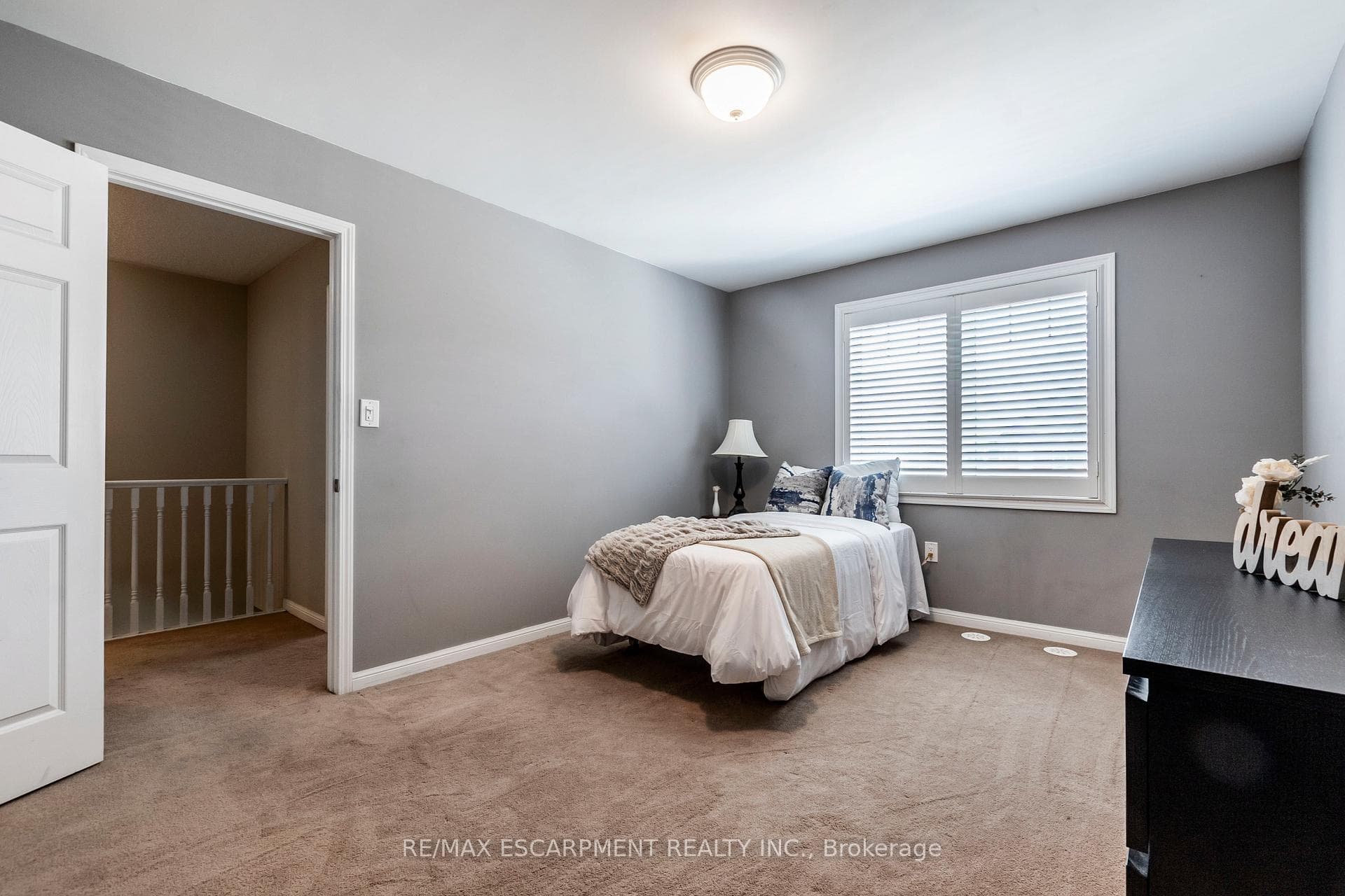 280 Wetenhall Landing photo 24