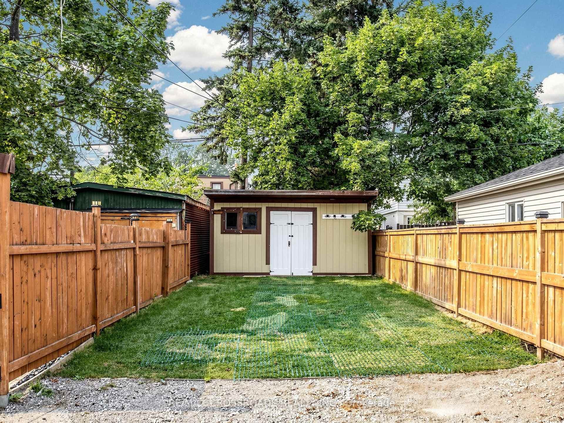548 Glebeholme Boulevard photo 46