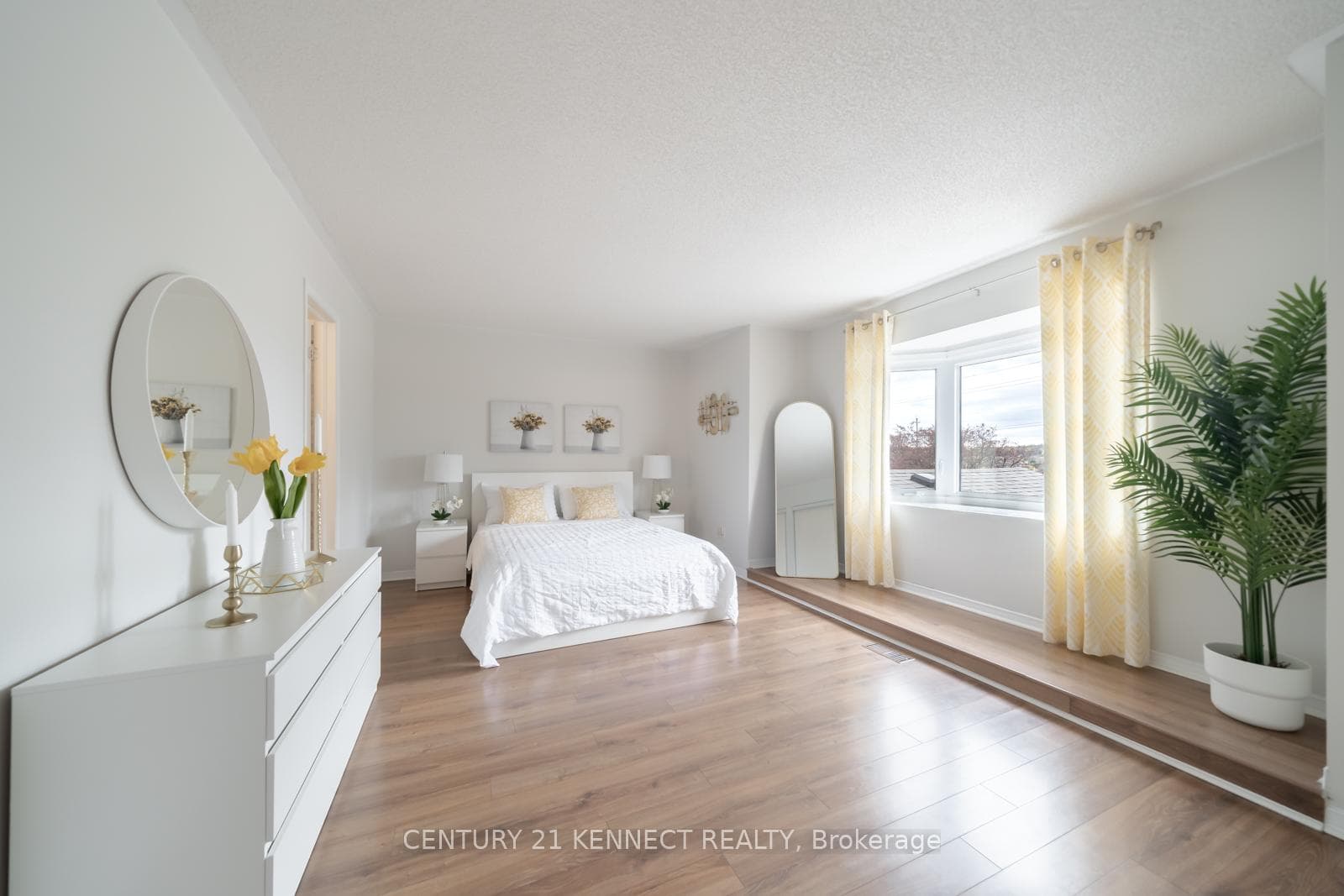 805 Playter Crescent photo 22