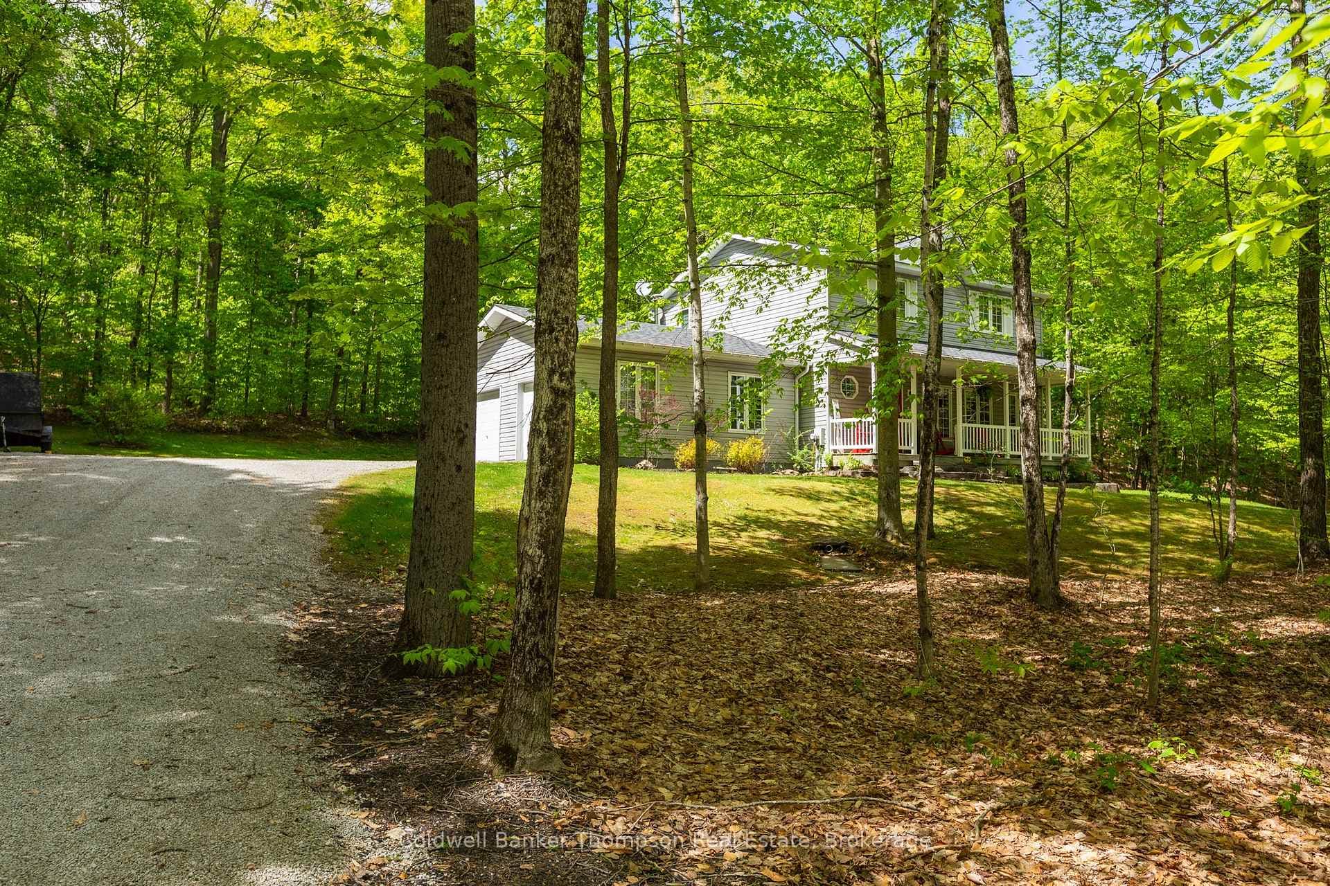 1067 Hillside Crescent photo 25