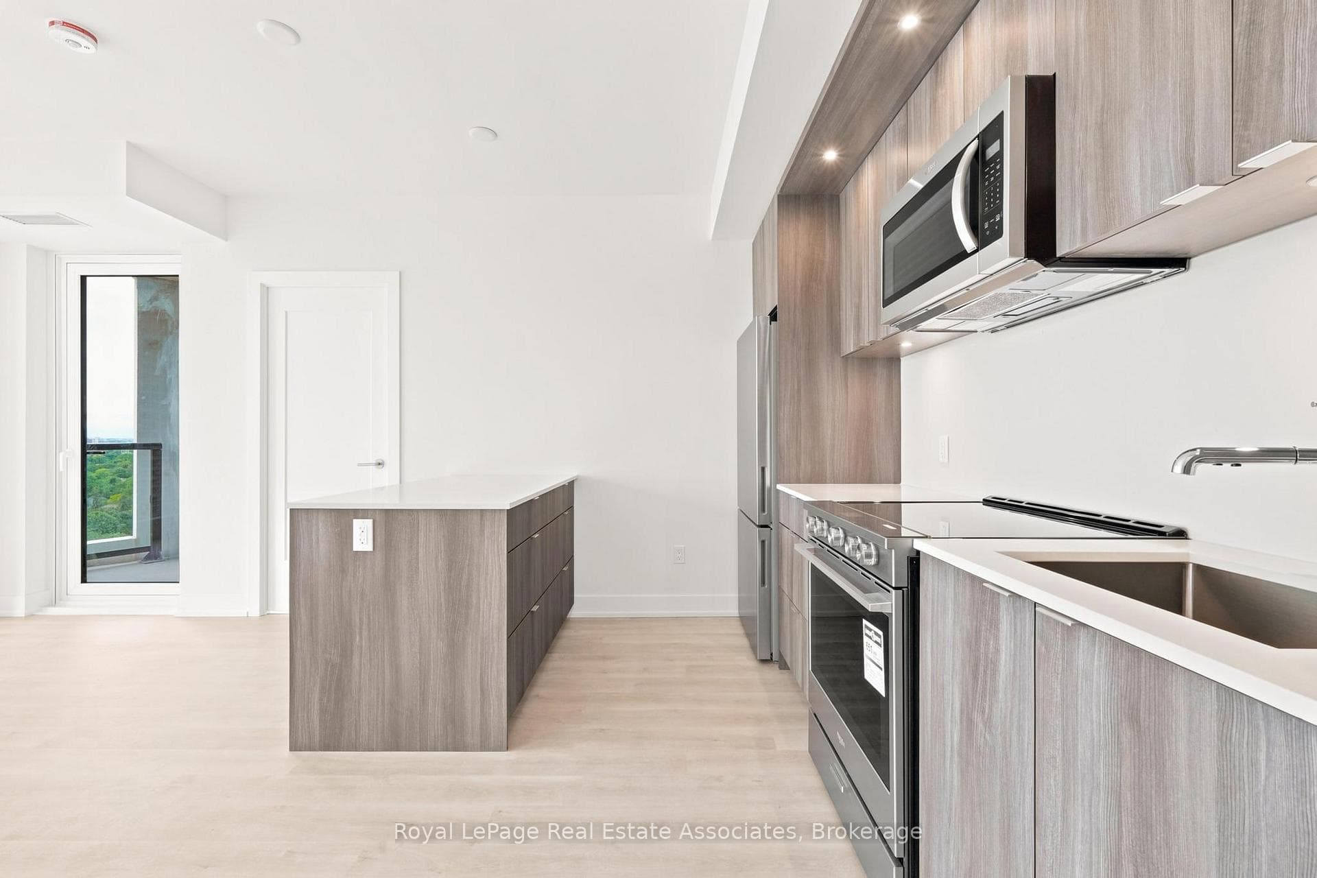 25 Cordova Avenue Unit 1812 photo 2