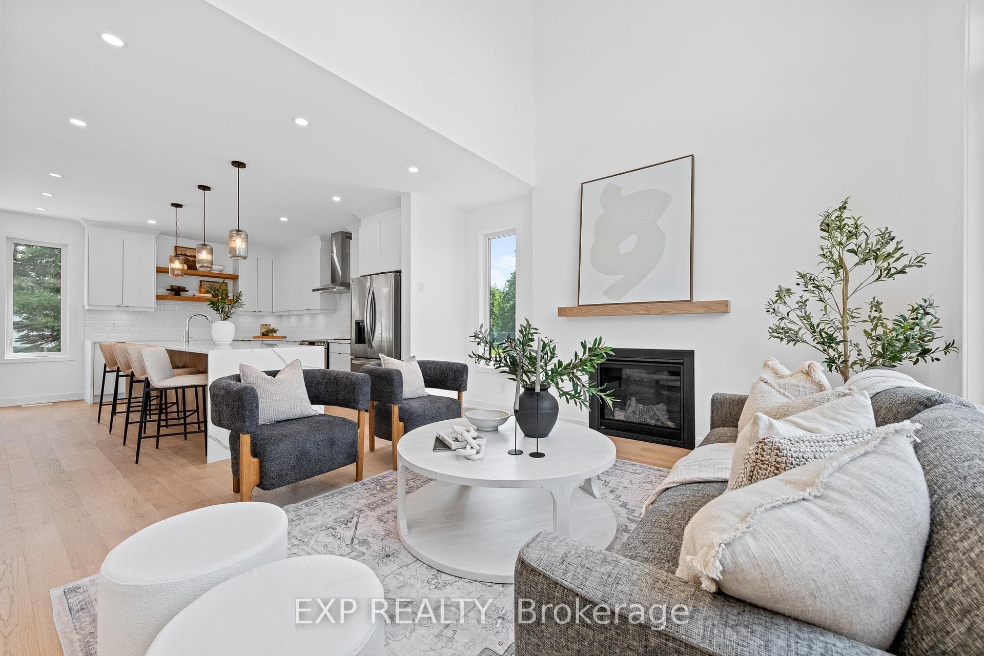 495 Duvernay Drive photo 3